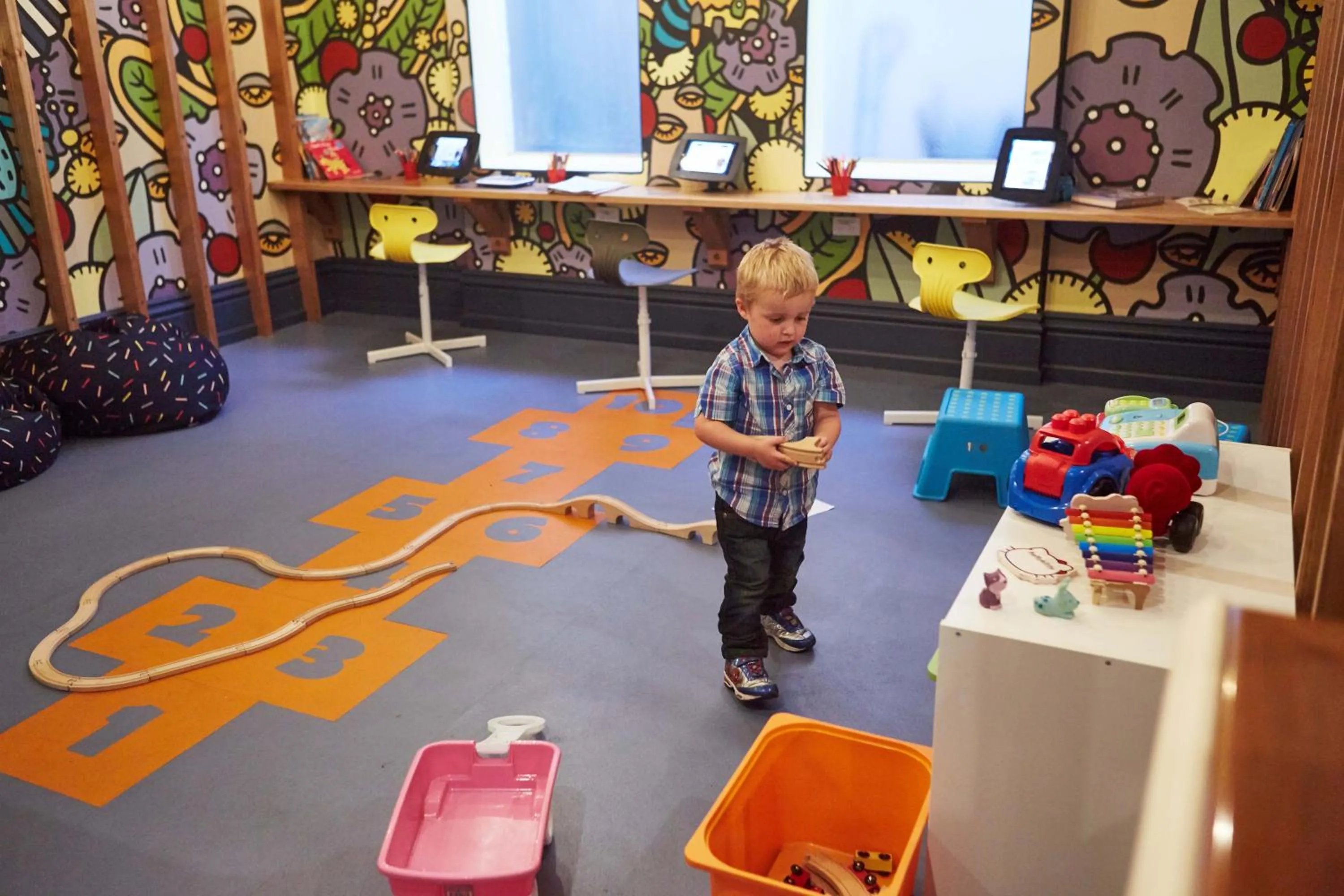 Restaurant/places to eat in The Rose Hotel & Motel