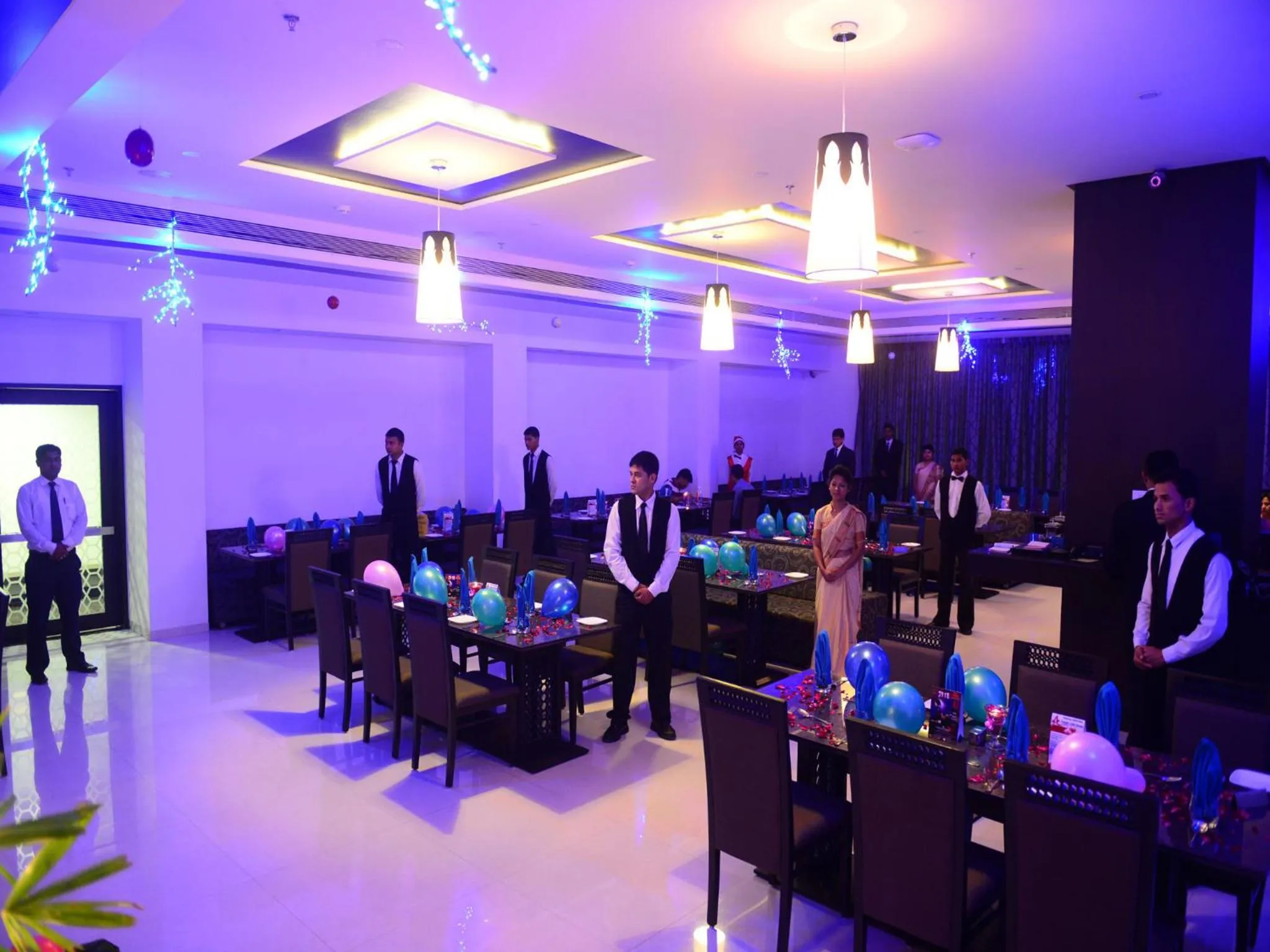 Restaurant/places to eat in Narayani Heights Hotel & Resort