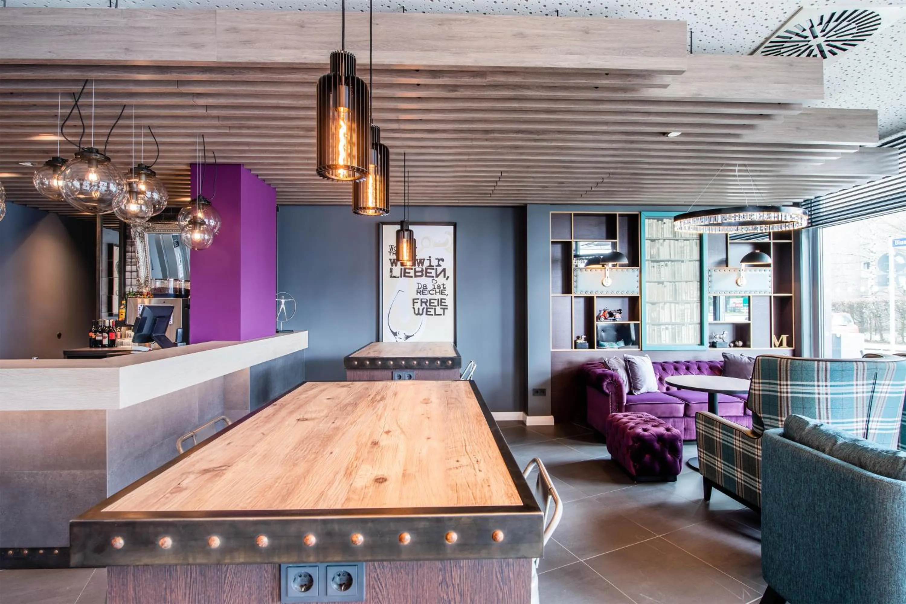 Lounge or bar in Premier Inn Muenchen Messe