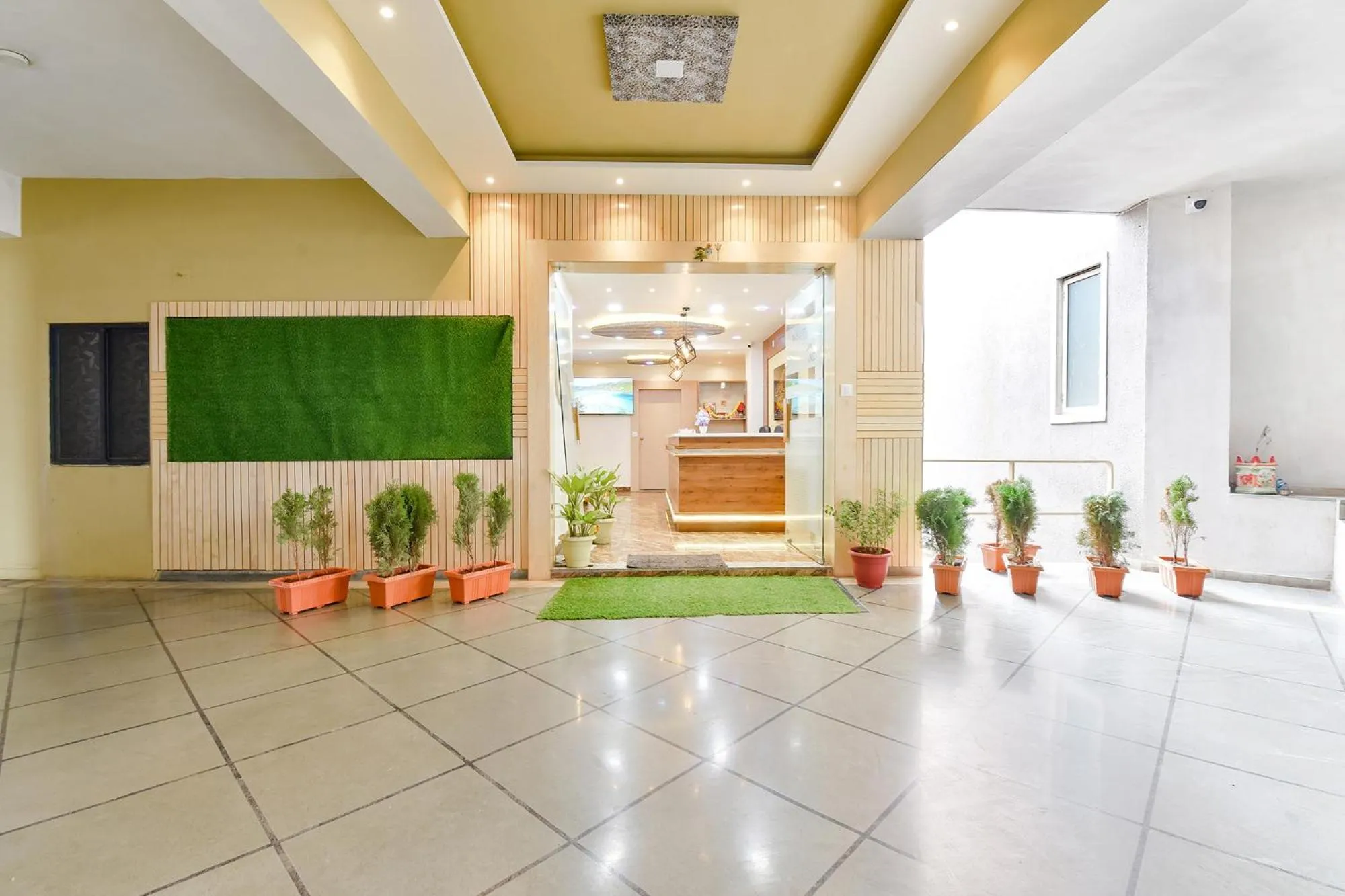 Facade/entrance in FabHotel Symphony Grand