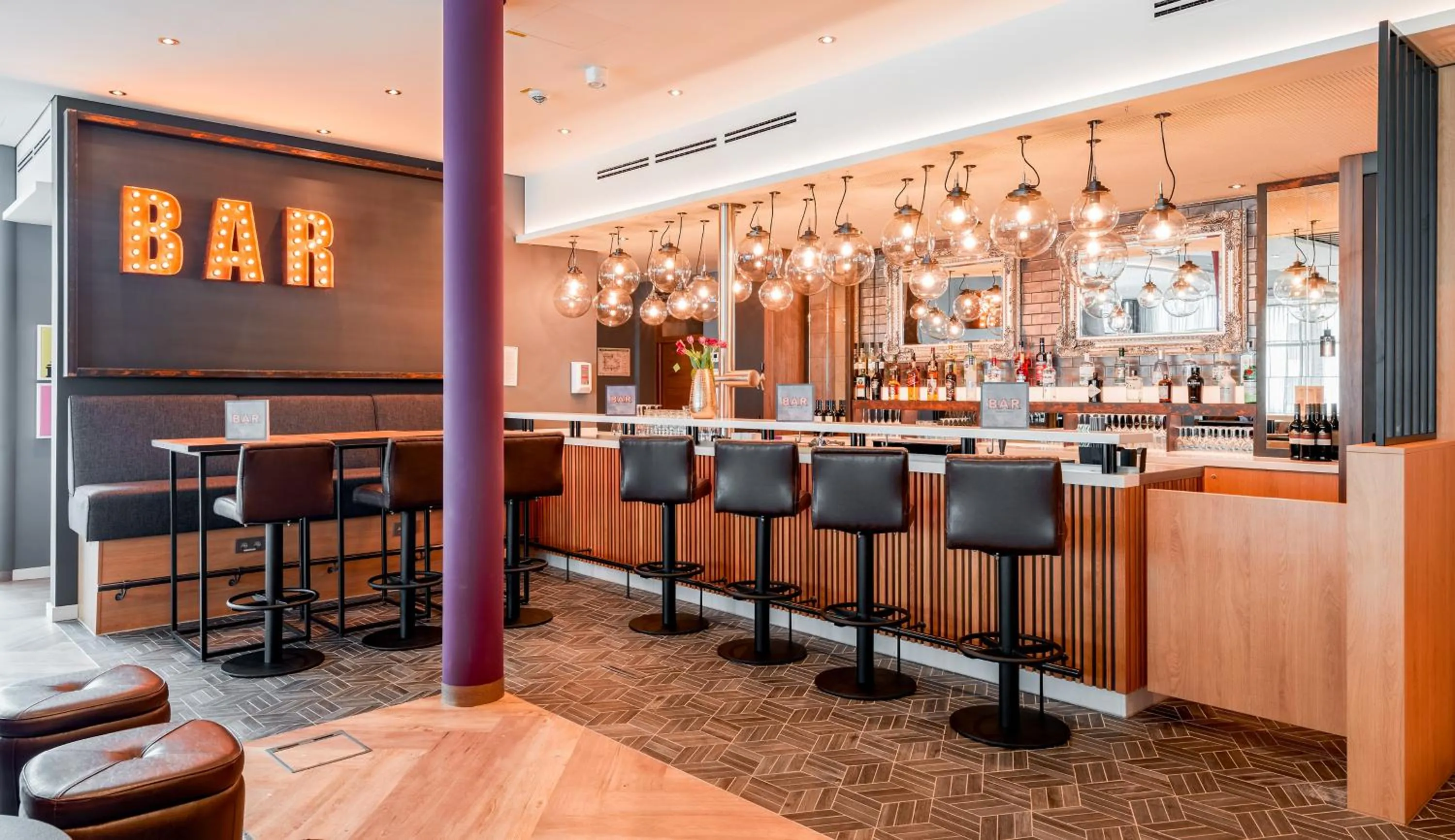 Lounge or bar in Premier Inn München Airport Süd