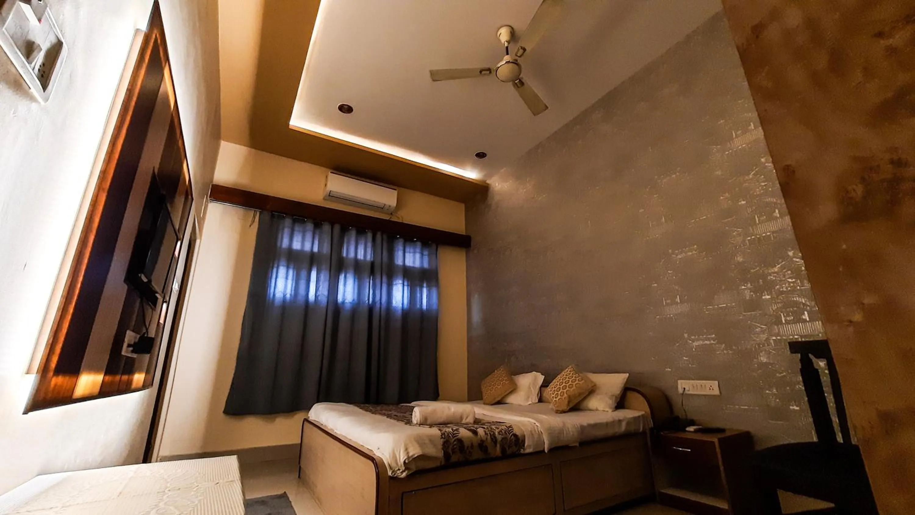 Bed in Hotel Rajyashree Palace