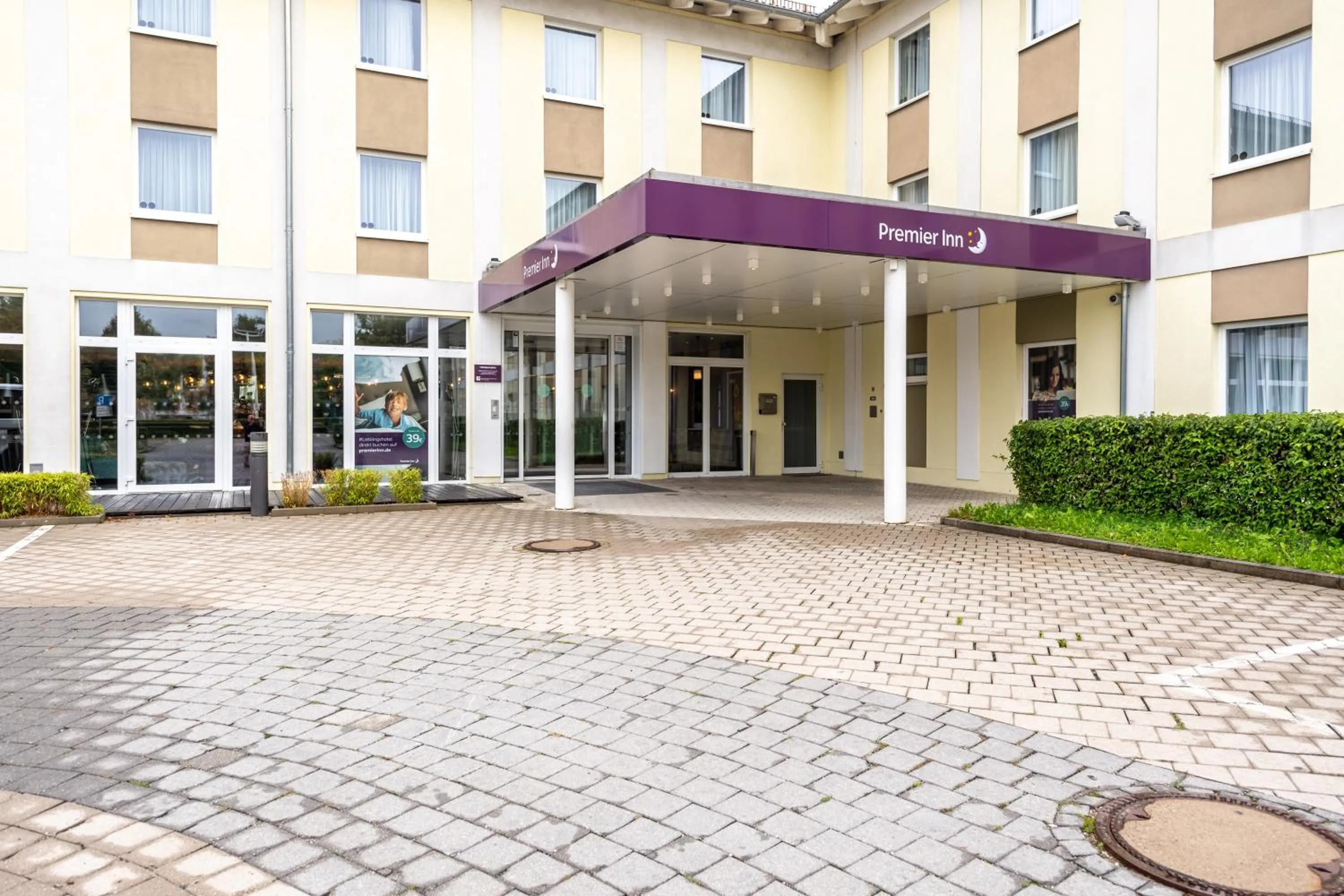 Property building in Premier Inn München Airport Ost