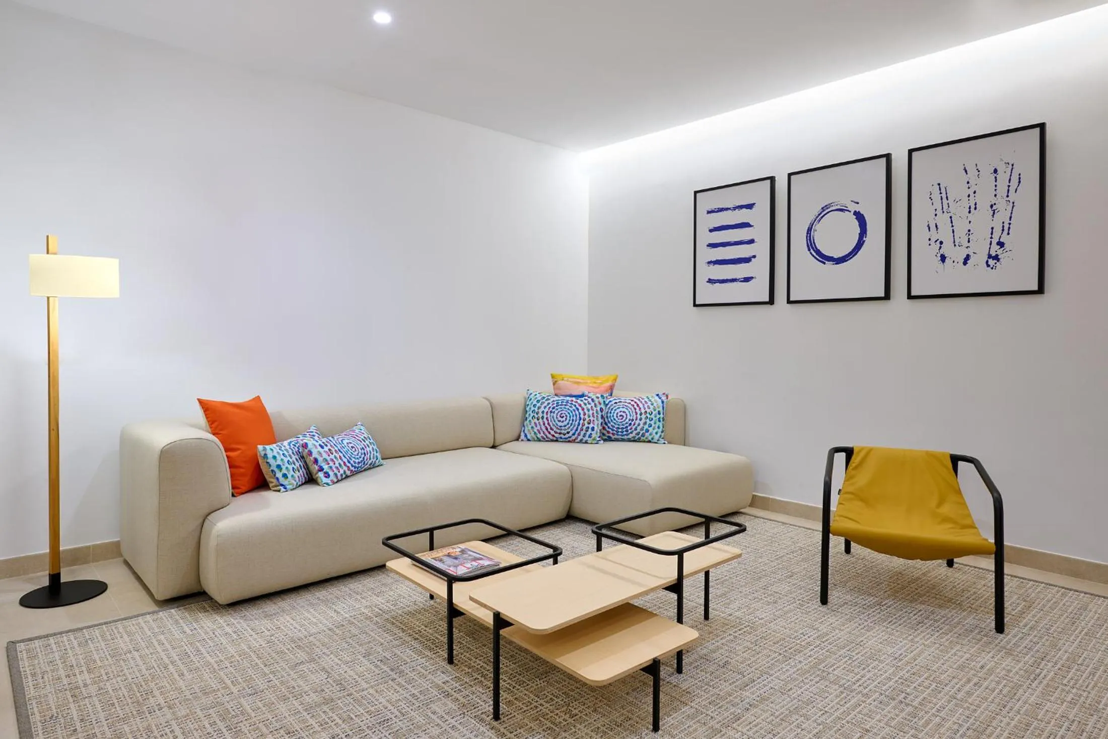 Communal lounge/ TV room in Apartamentos Luna Suites Granada