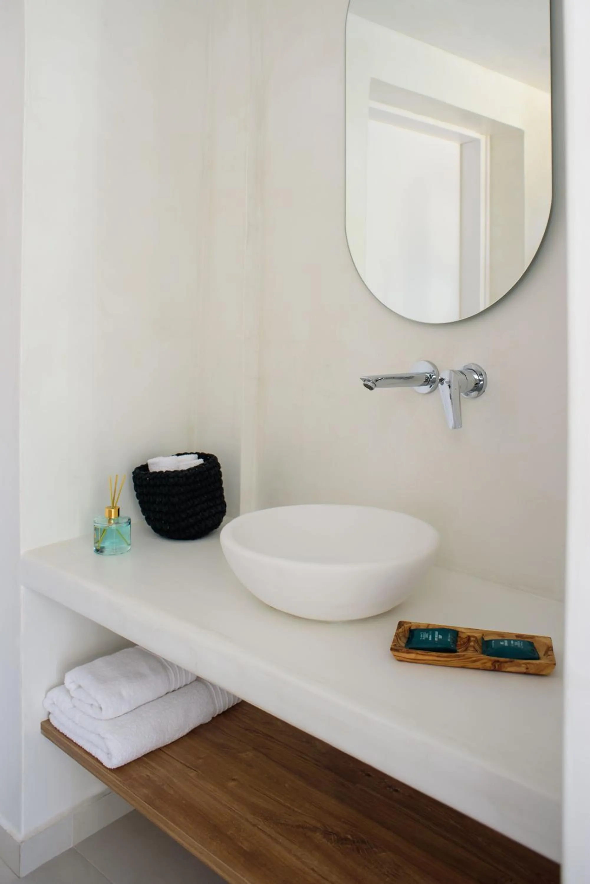 Bathroom in Ryolithos Suites