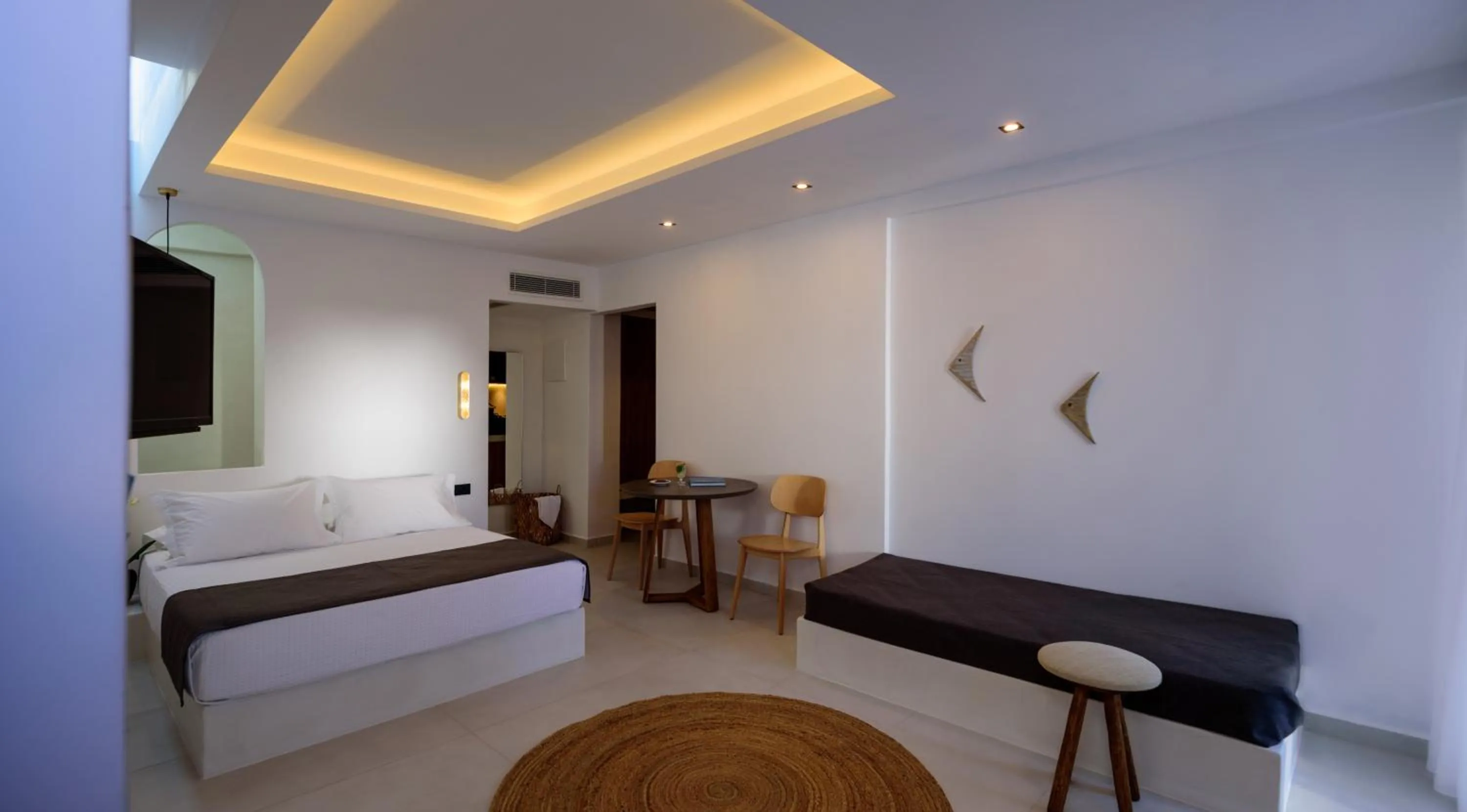 Photo of the whole room, Bed in Ryolithos Suites