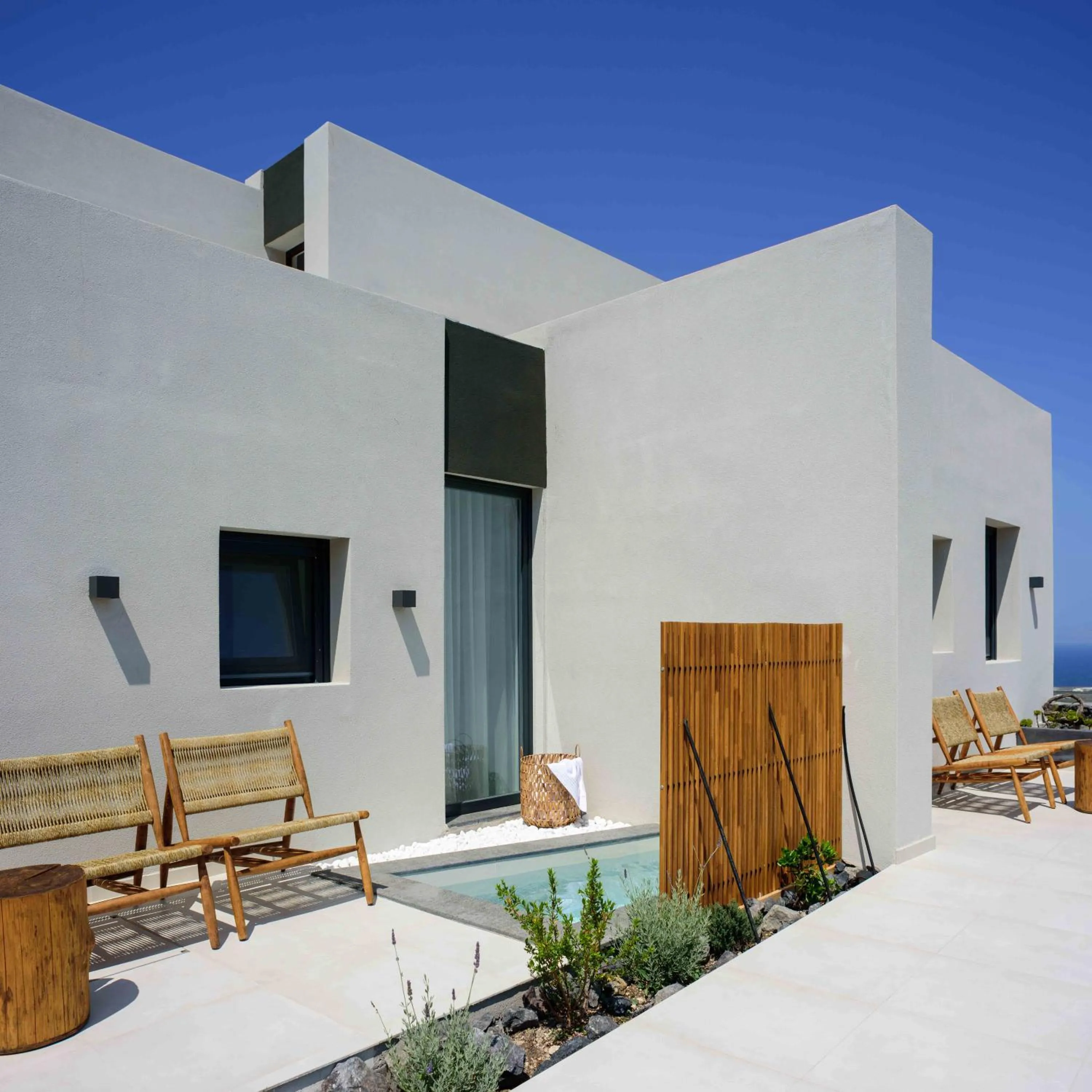 Hot Tub in Ryolithos Suites