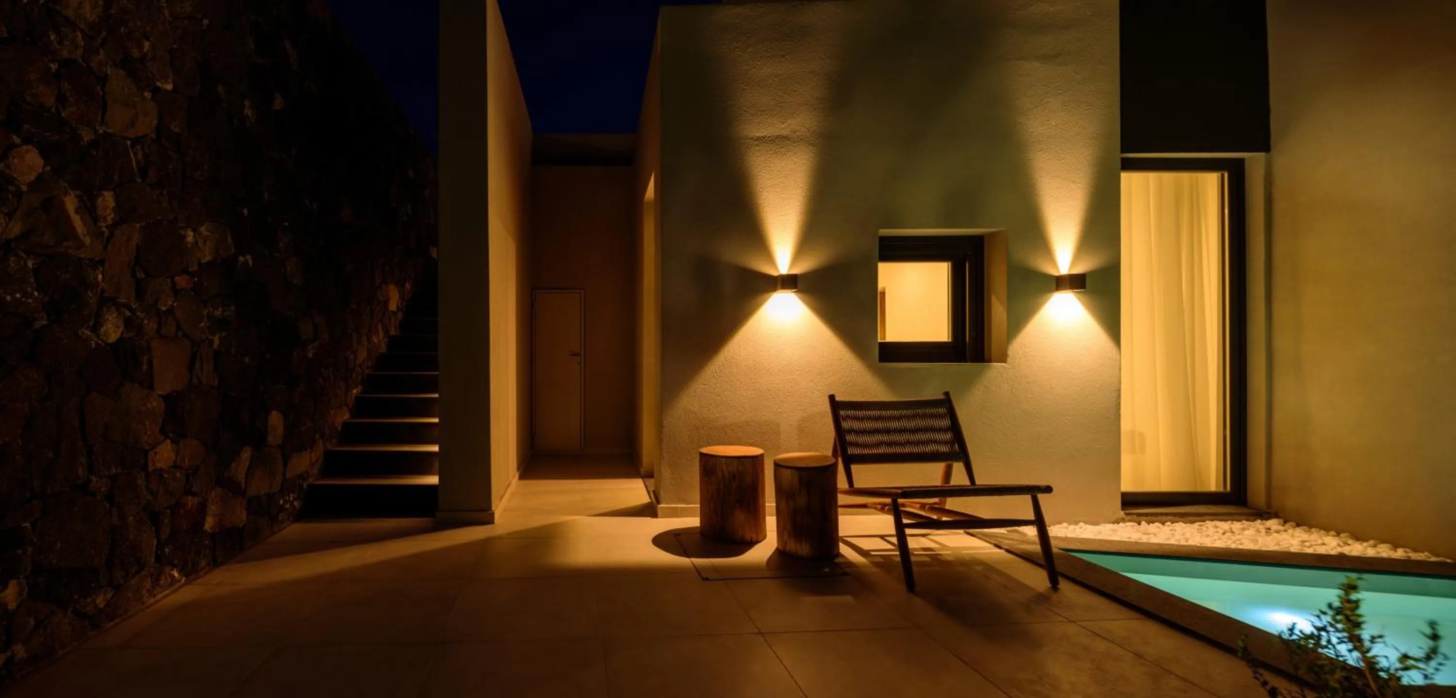 Night in Ryolithos Suites