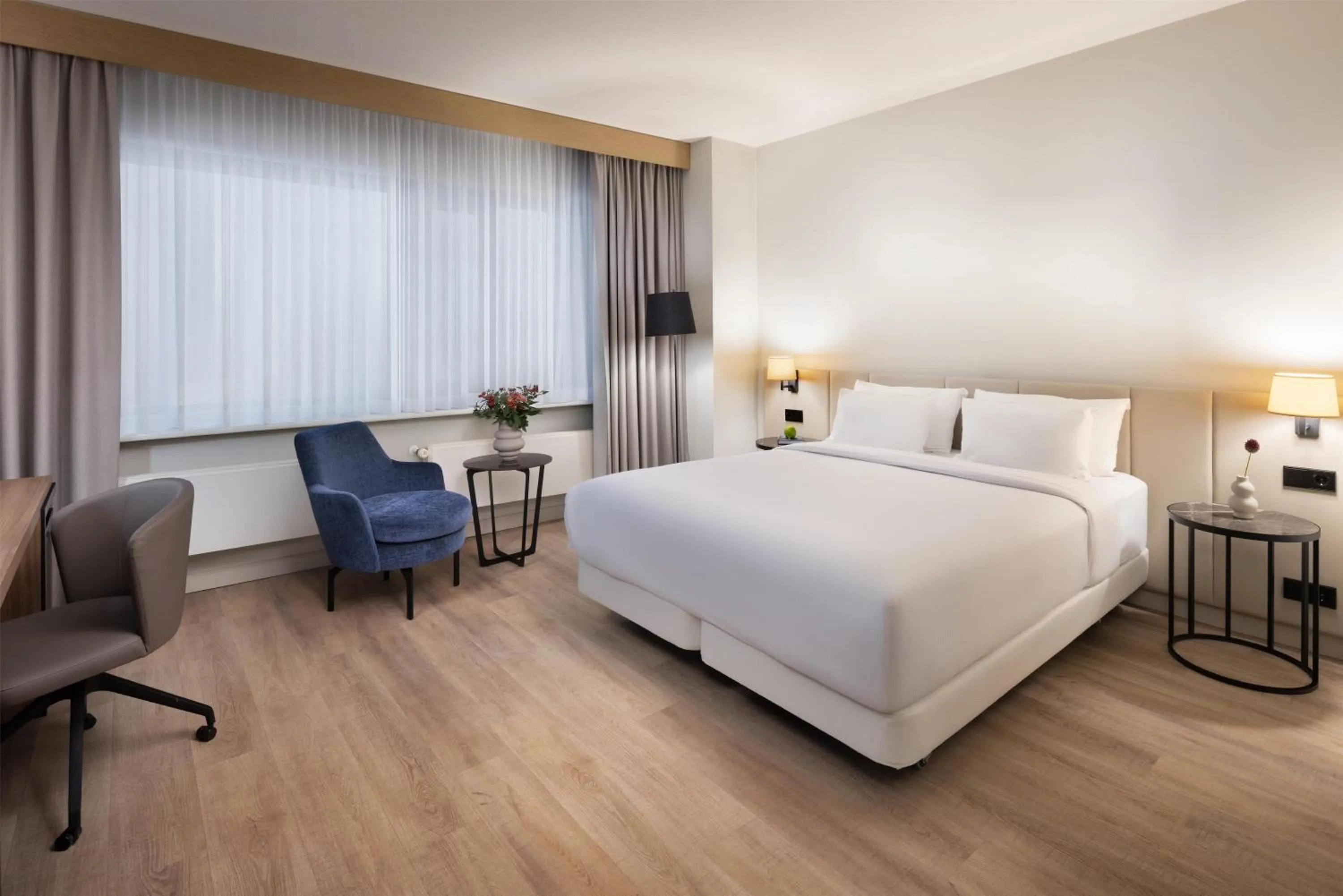 Standard Double or Twin Room in NH Atlanta Rotterdam Hotel