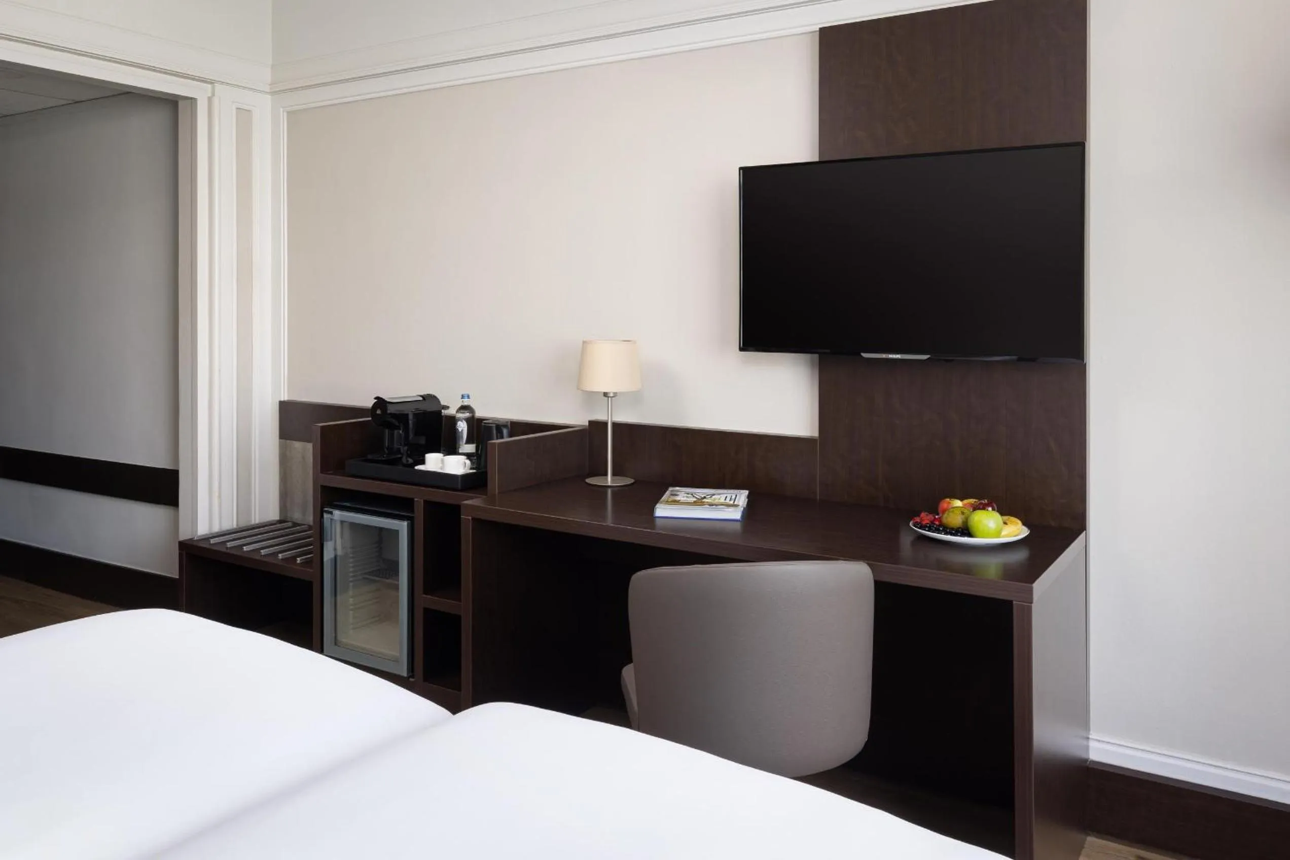 Bedroom, Bed in NH Atlanta Rotterdam Hotel