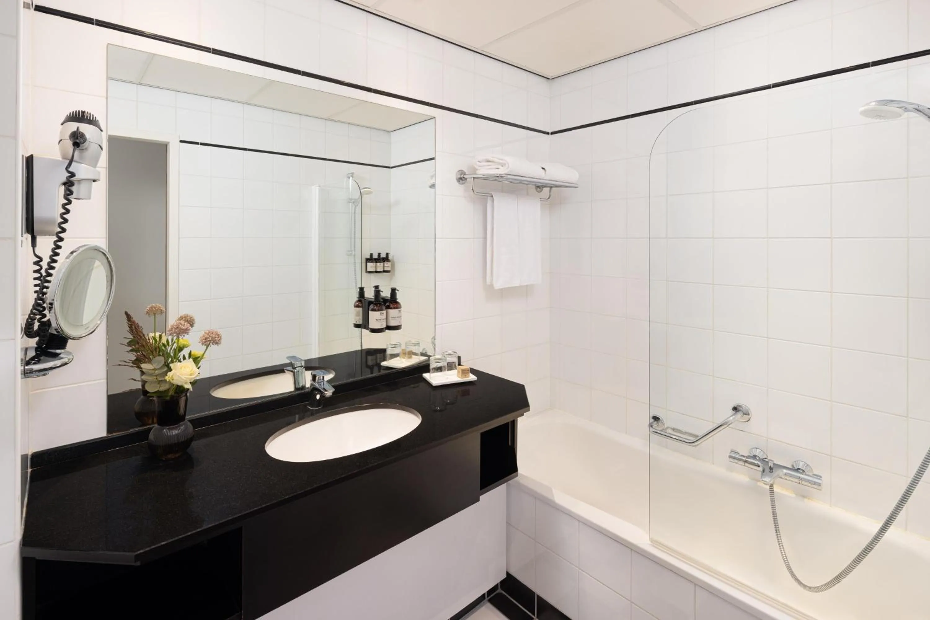 Bedroom in NH Atlanta Rotterdam Hotel