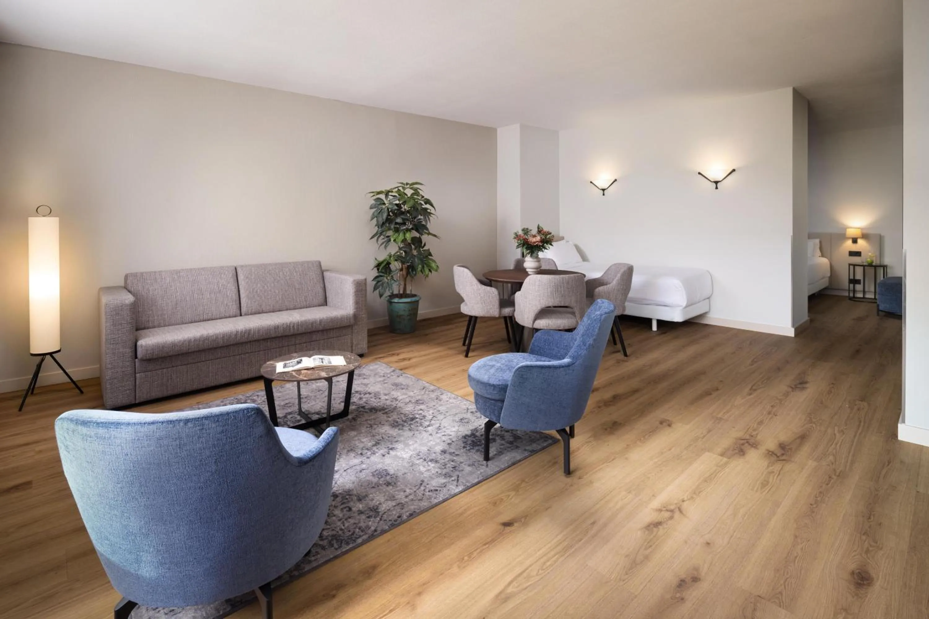 Photo of the whole room in NH Atlanta Rotterdam Hotel