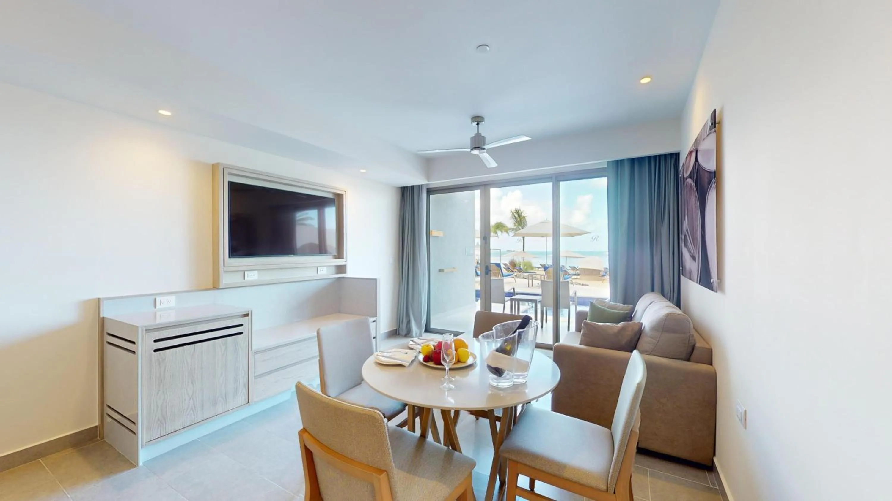 Dining area in Royalton CHIC Antigua, An Autograph Collection All-Inclusive Resort - Adults Only