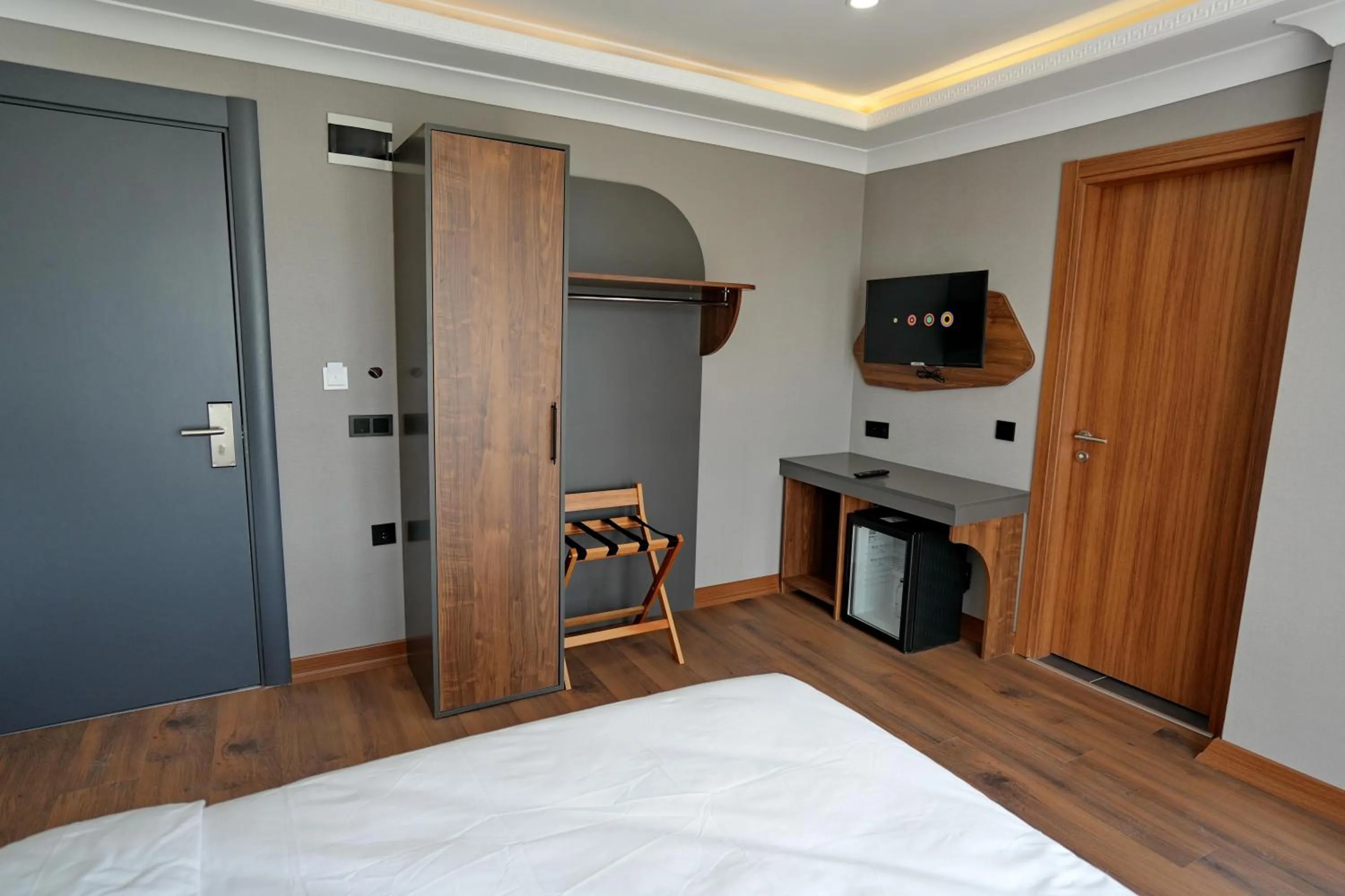 Photo of the whole room, Bed in Shelton Airport Hotel