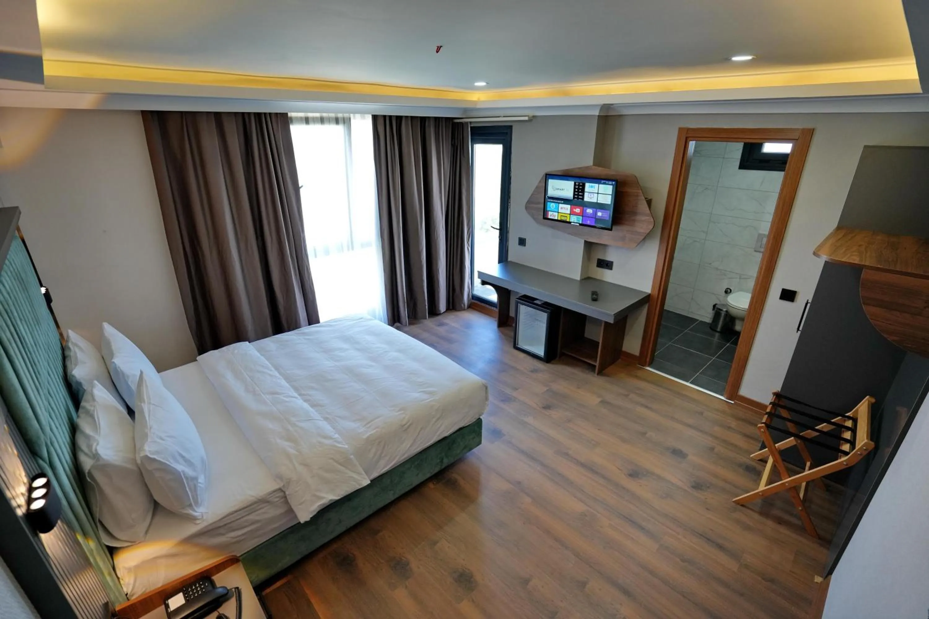 Bed in Shelton Airport Hotel