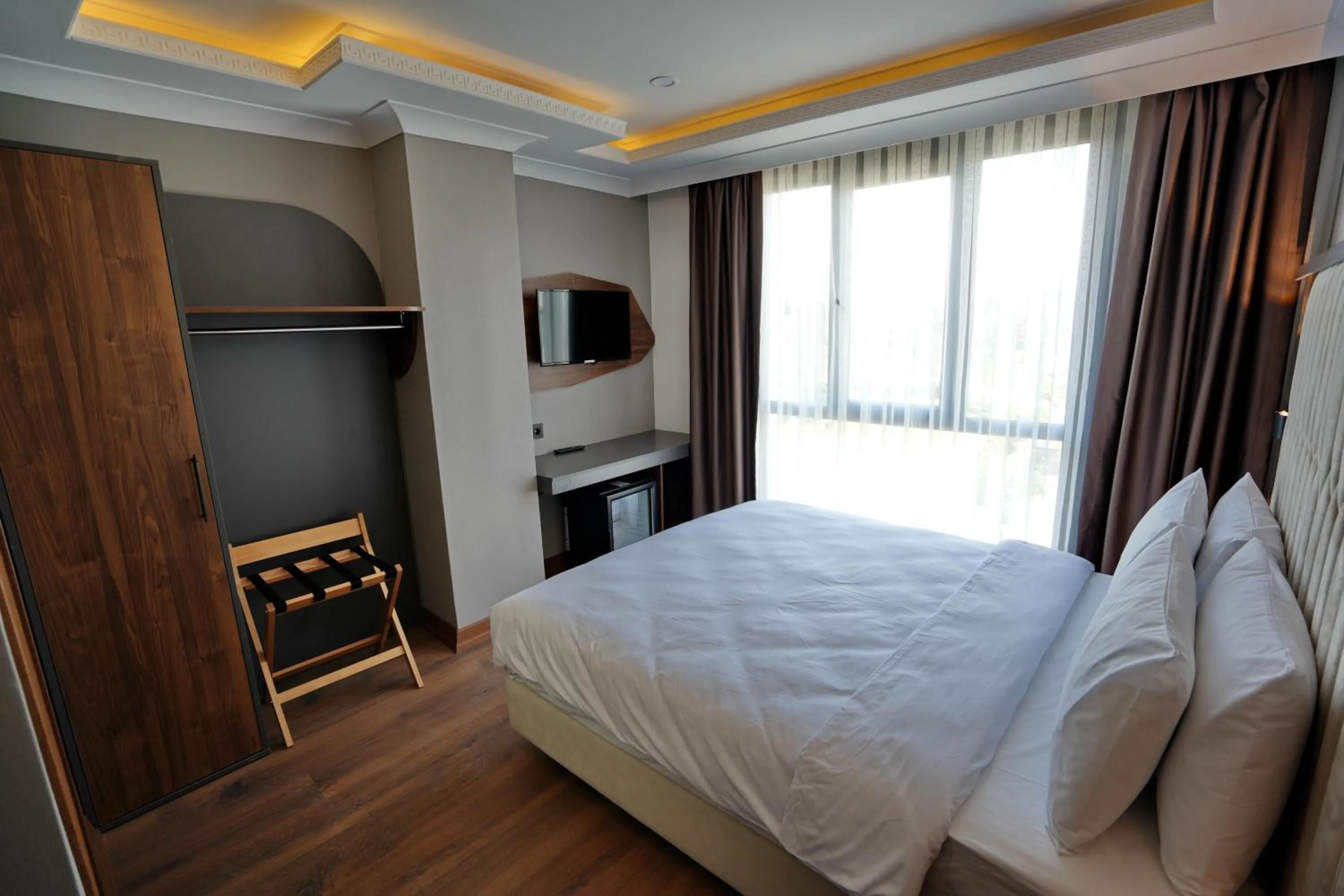 Photo of the whole room, Bed in Shelton Airport Hotel