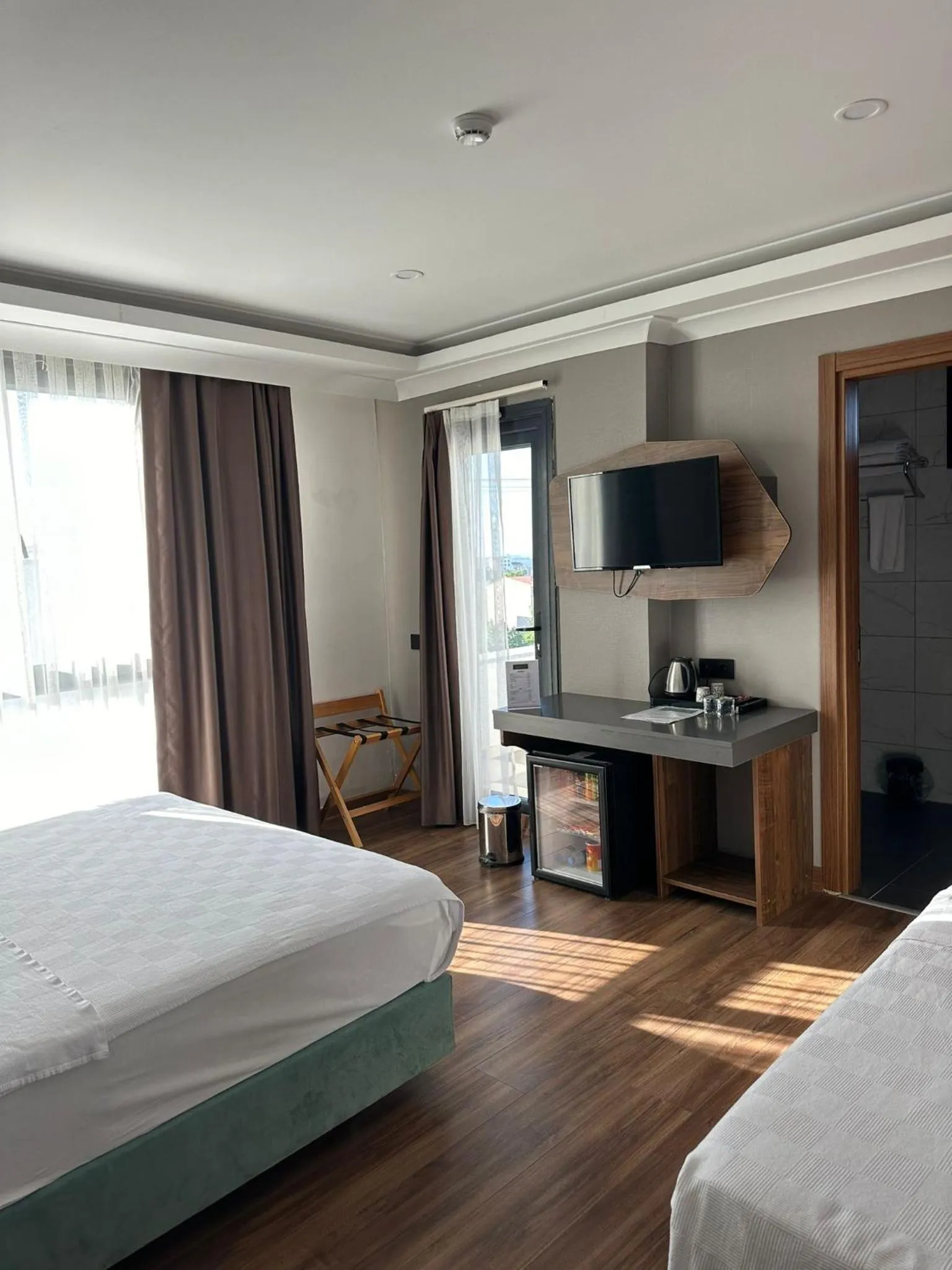 Bedroom, Bed in Shelton Airport Hotel