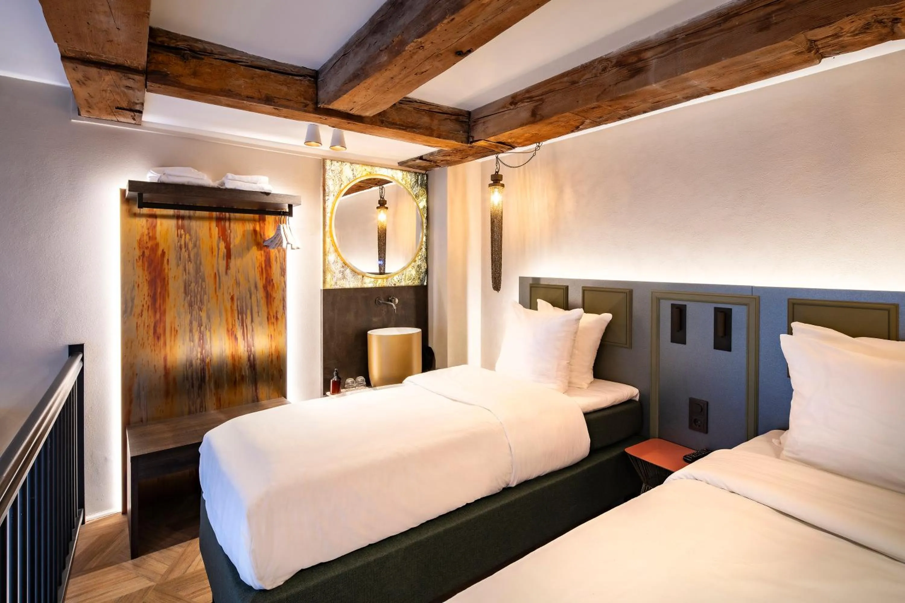 Bedroom, Bed in Mister Highland Hotel