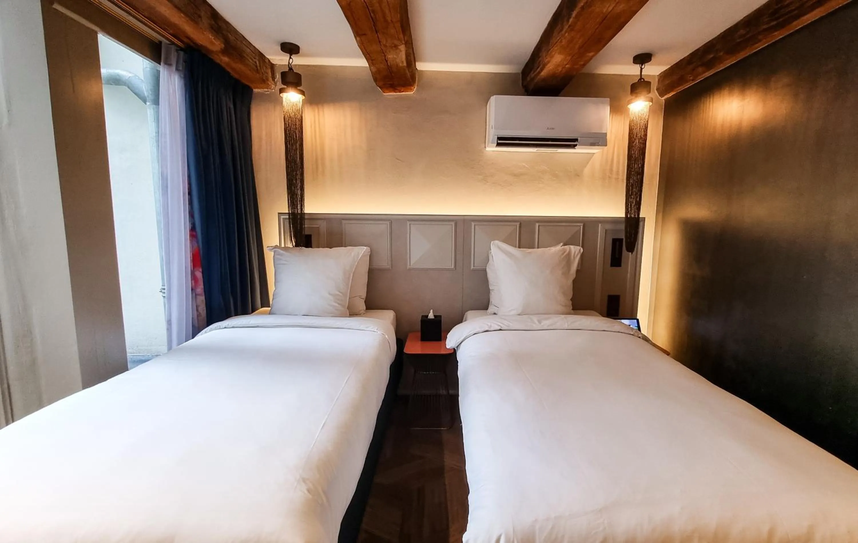 Bedroom, Bed in Mister Highland Hotel