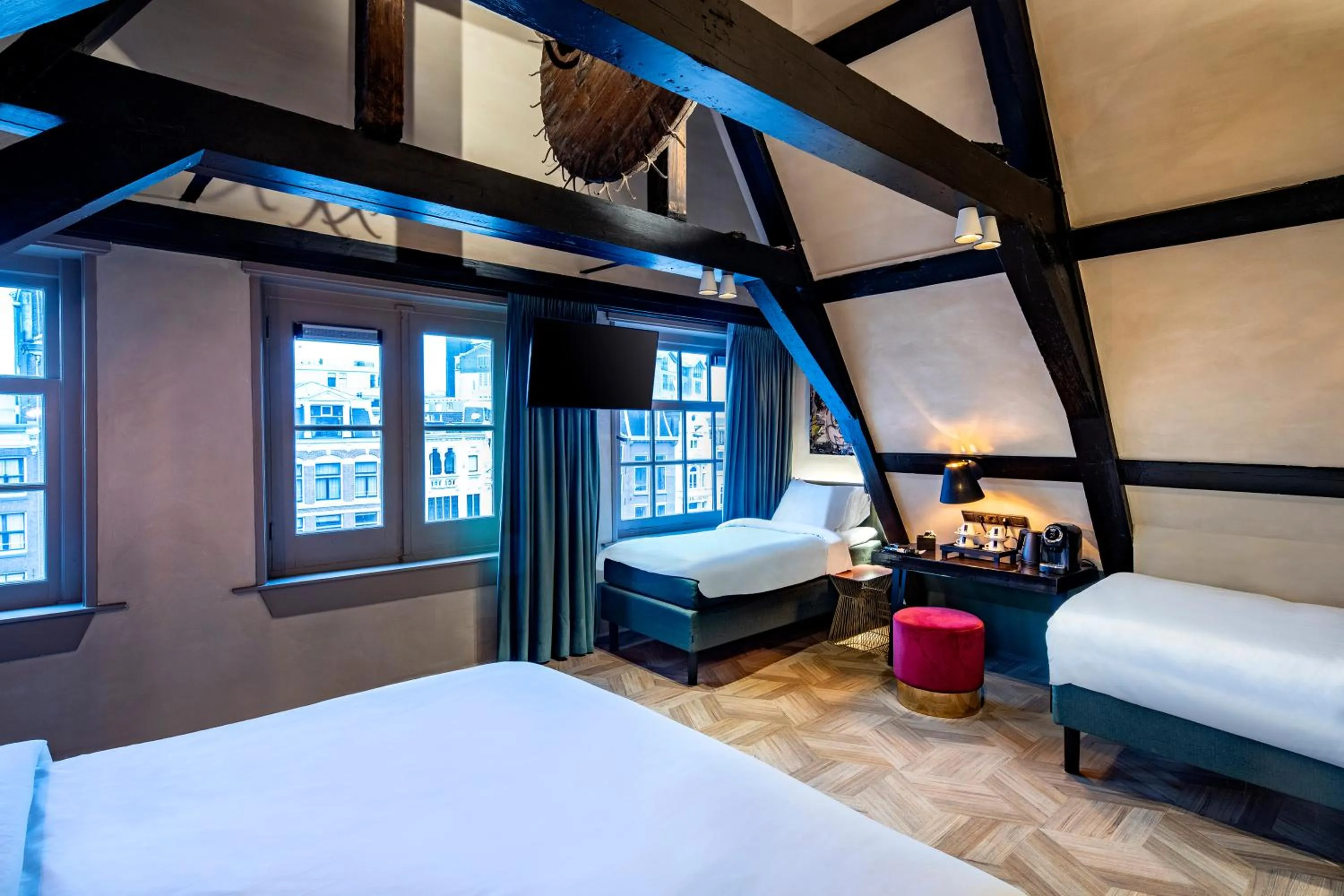 Photo of the whole room, Bed in Mister Highland Hotel