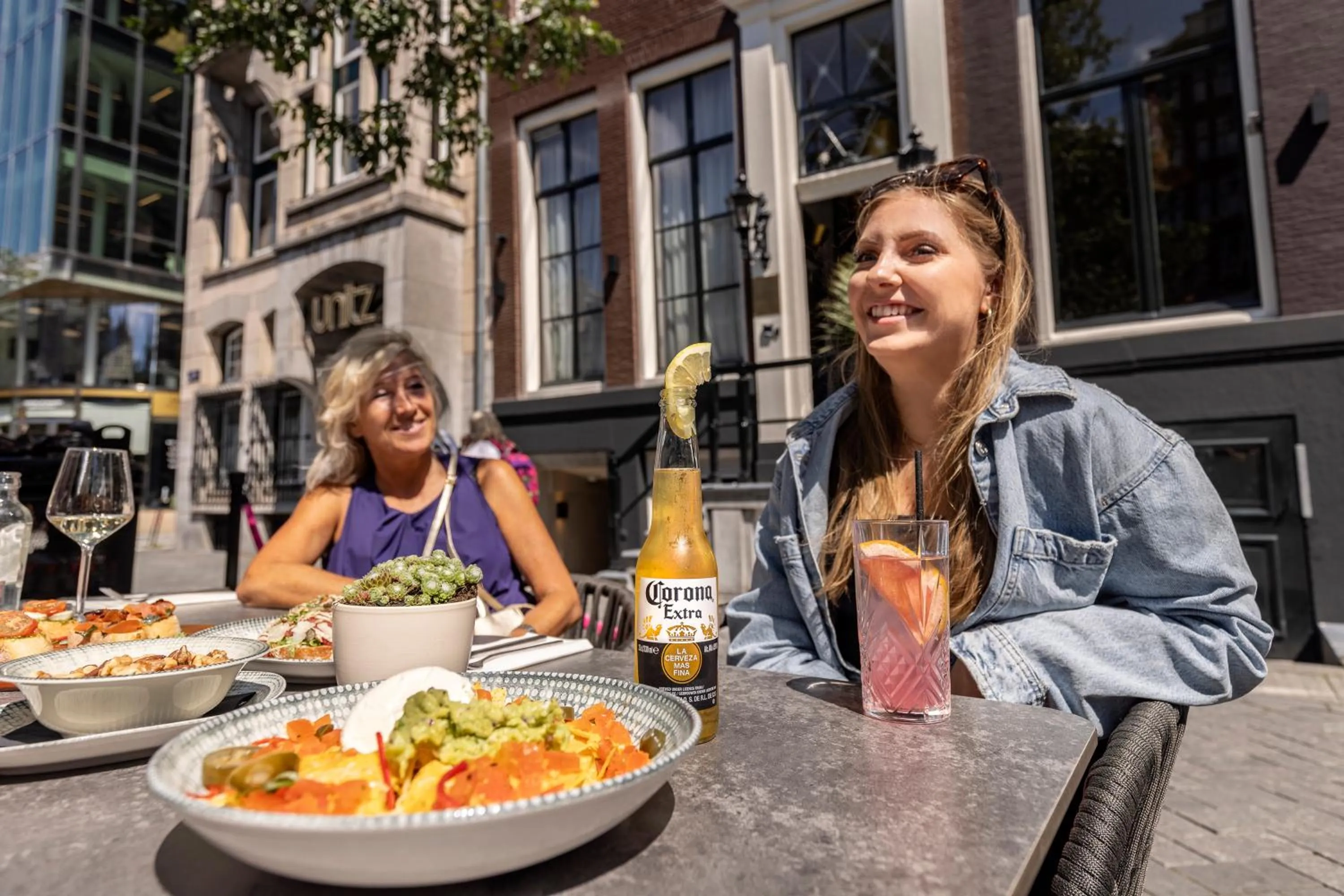 Food and drinks in Mister Highland Hotel