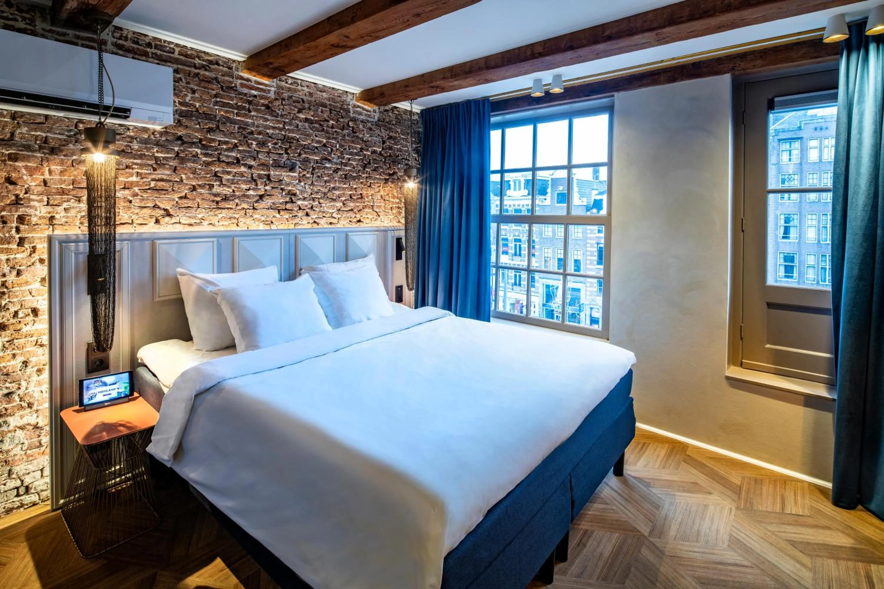 Photo of the whole room, Bed in Mister Highland Hotel