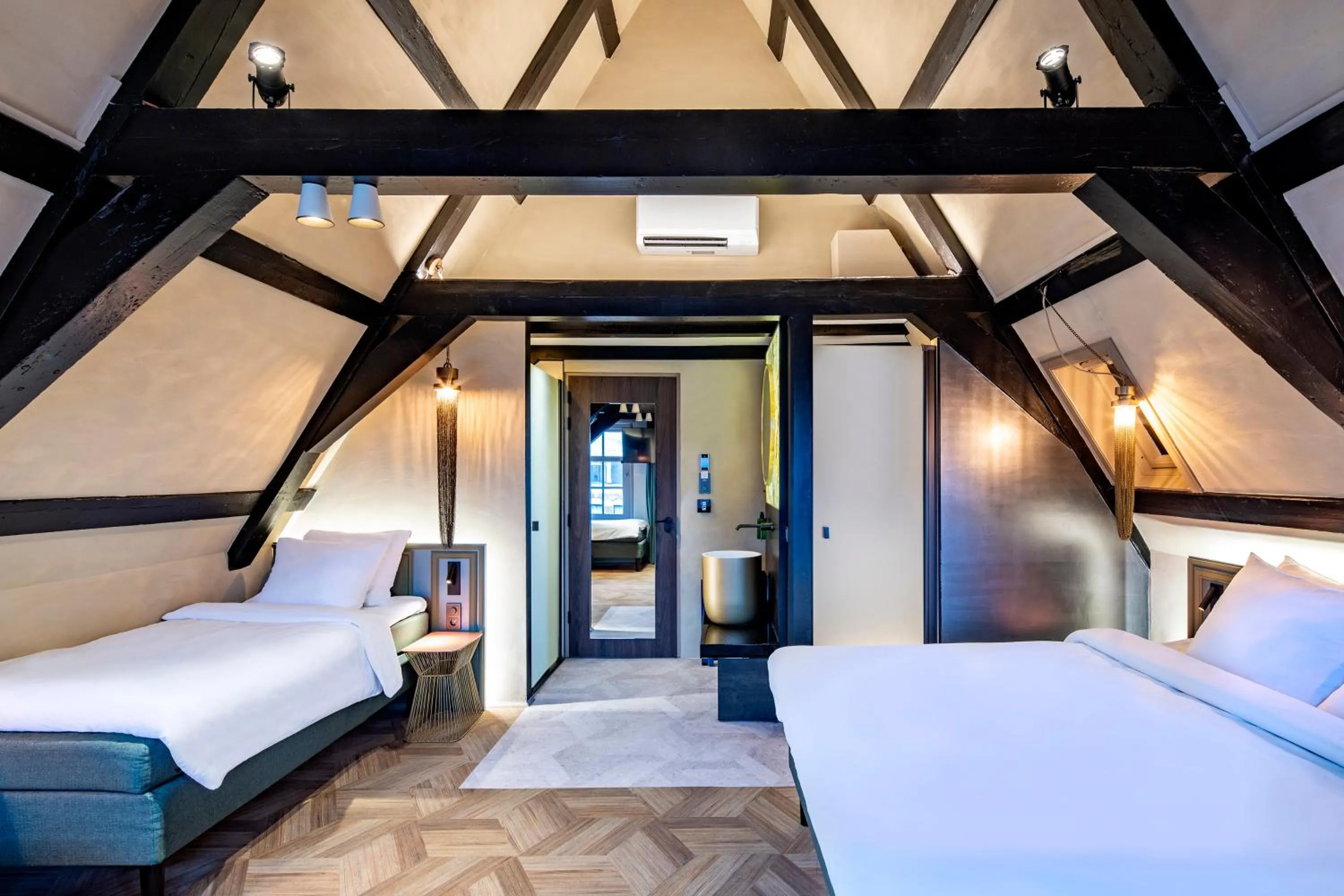 Photo of the whole room, Bed in Mister Highland Hotel