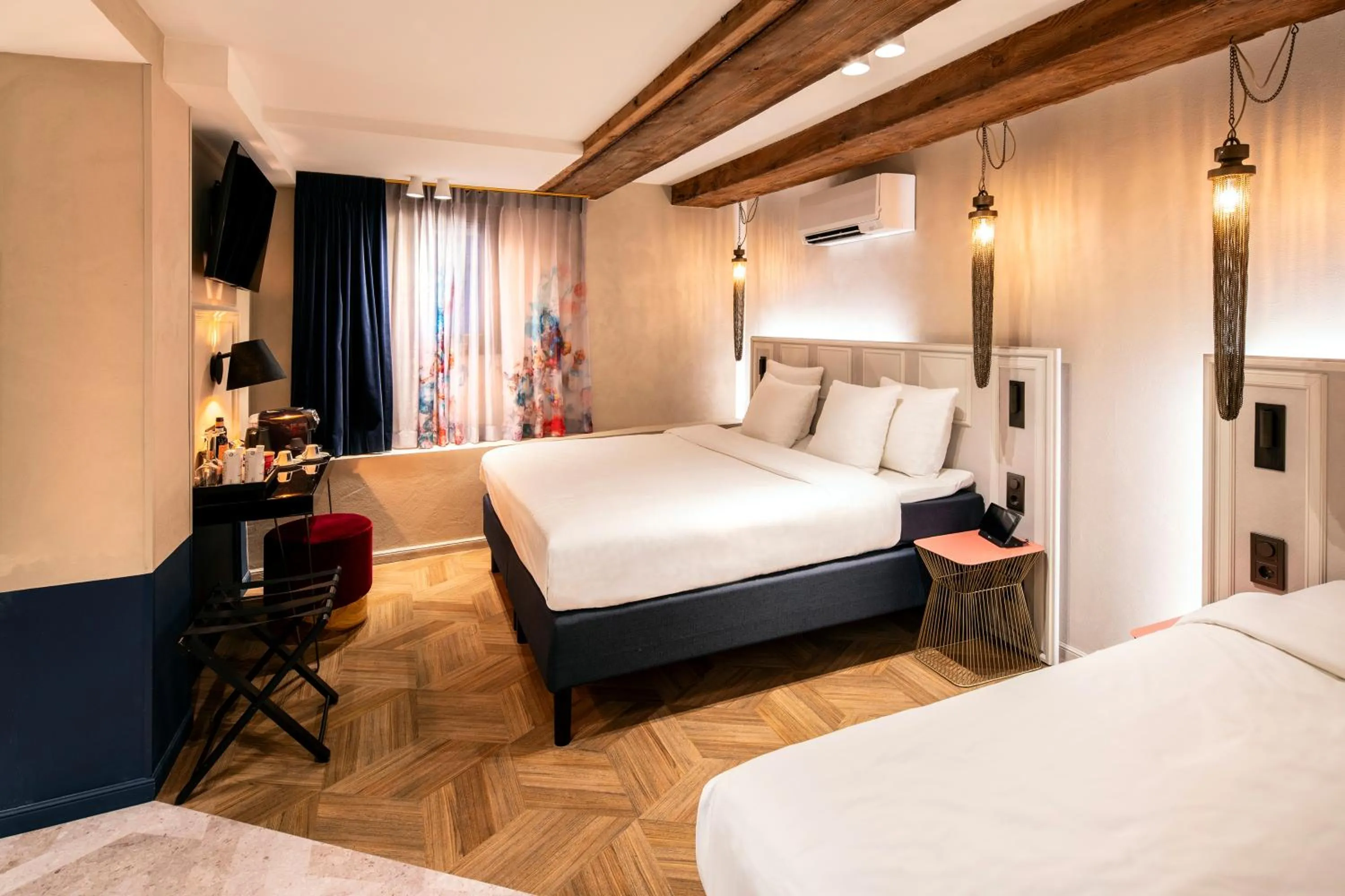 Bed in Mister Highland Hotel