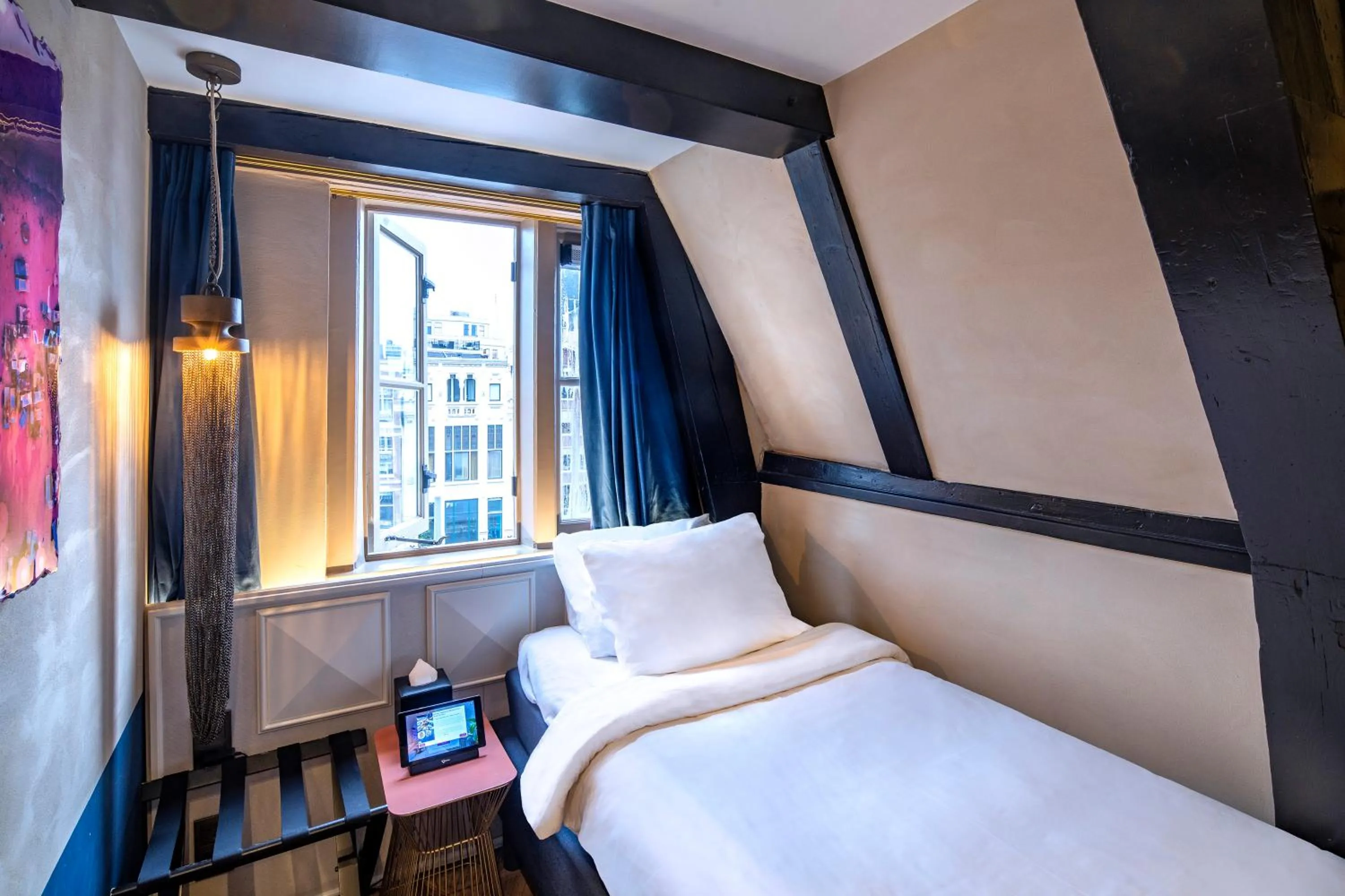 Bed in Mister Highland Hotel