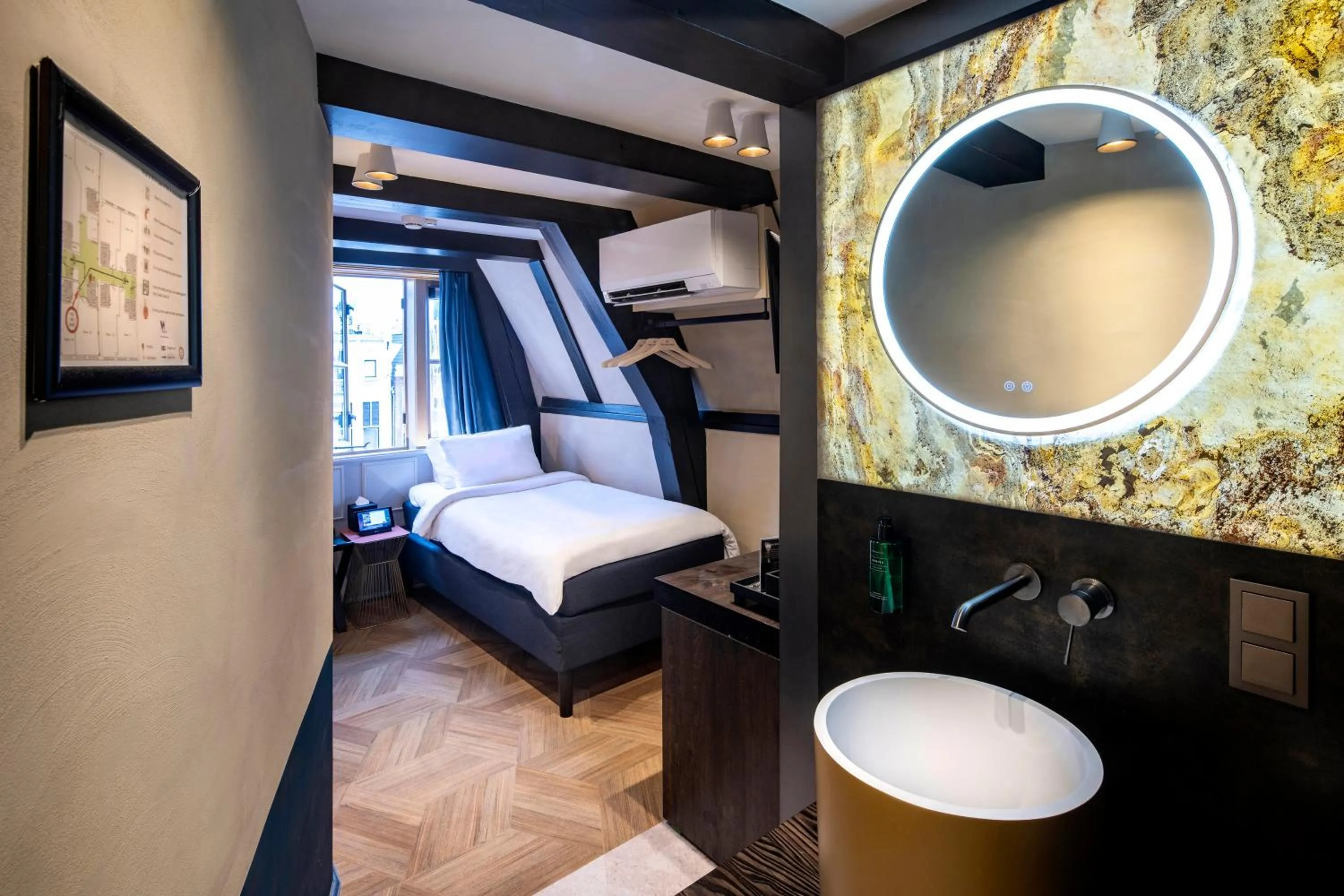 Photo of the whole room, Bed in Mister Highland Hotel