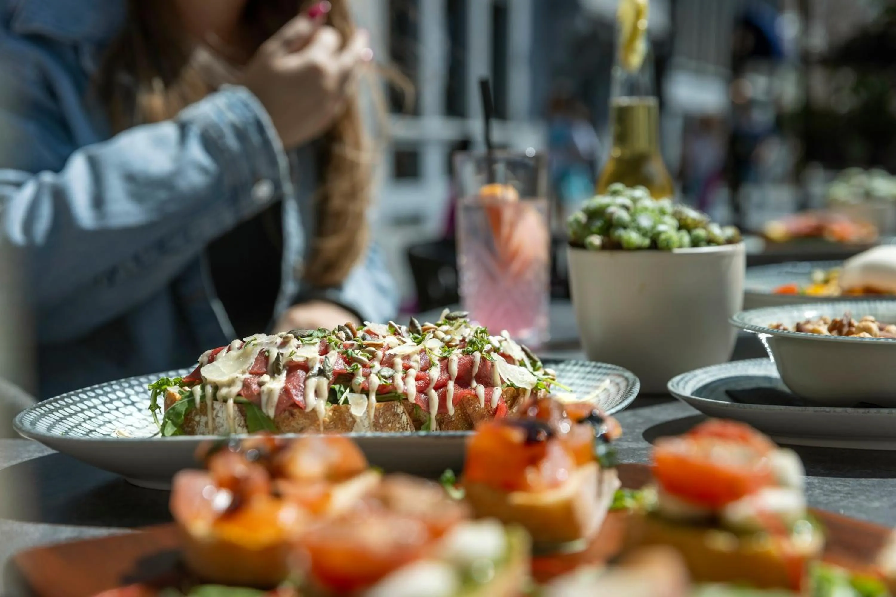 Food and drinks in Mister Highland Hotel