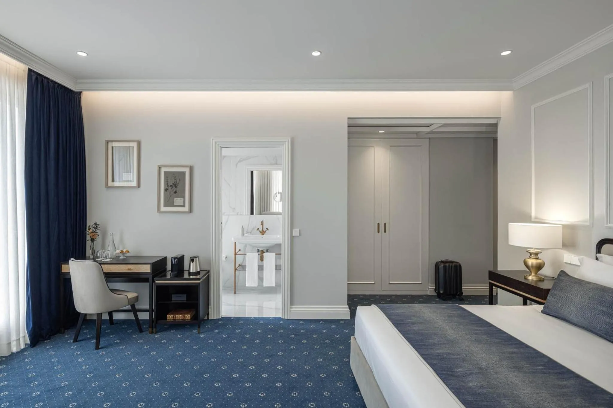 Seating area, Bed in MS Collection Aveiro - Palacete Valdemouro