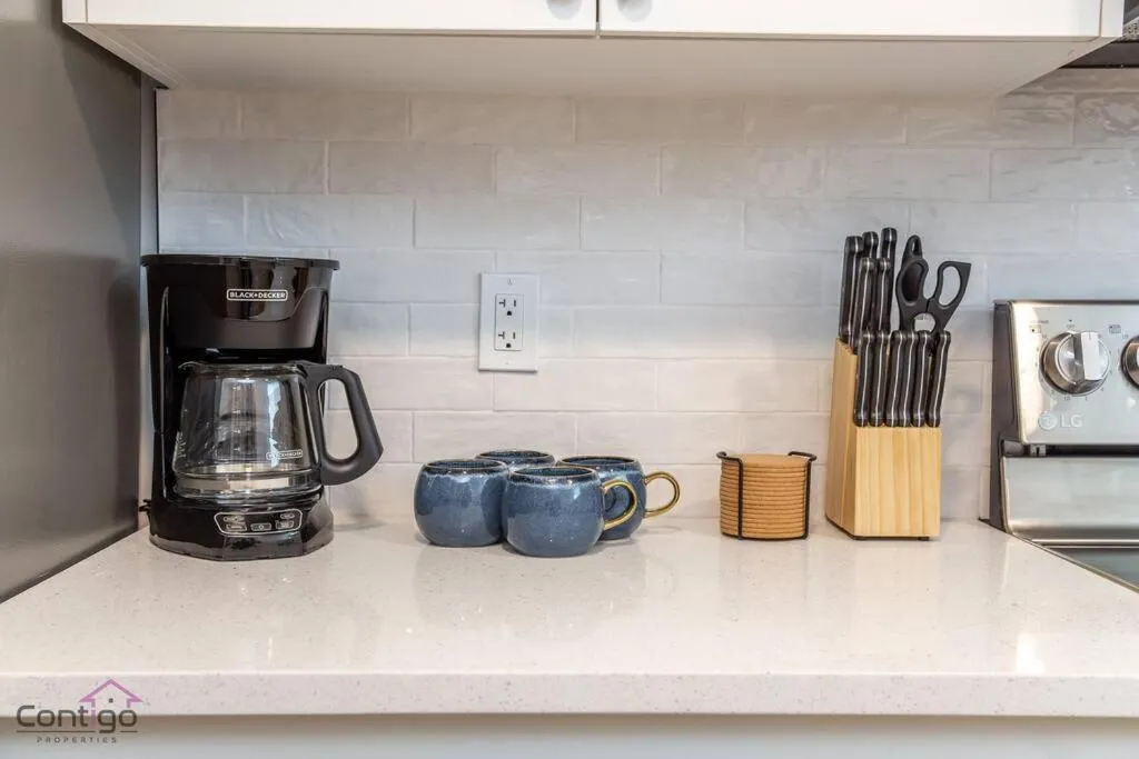 Coffee/tea facilities in Luxe New York Style Bsmt Suite, Near DT & WEM, King Bed, WiFi
