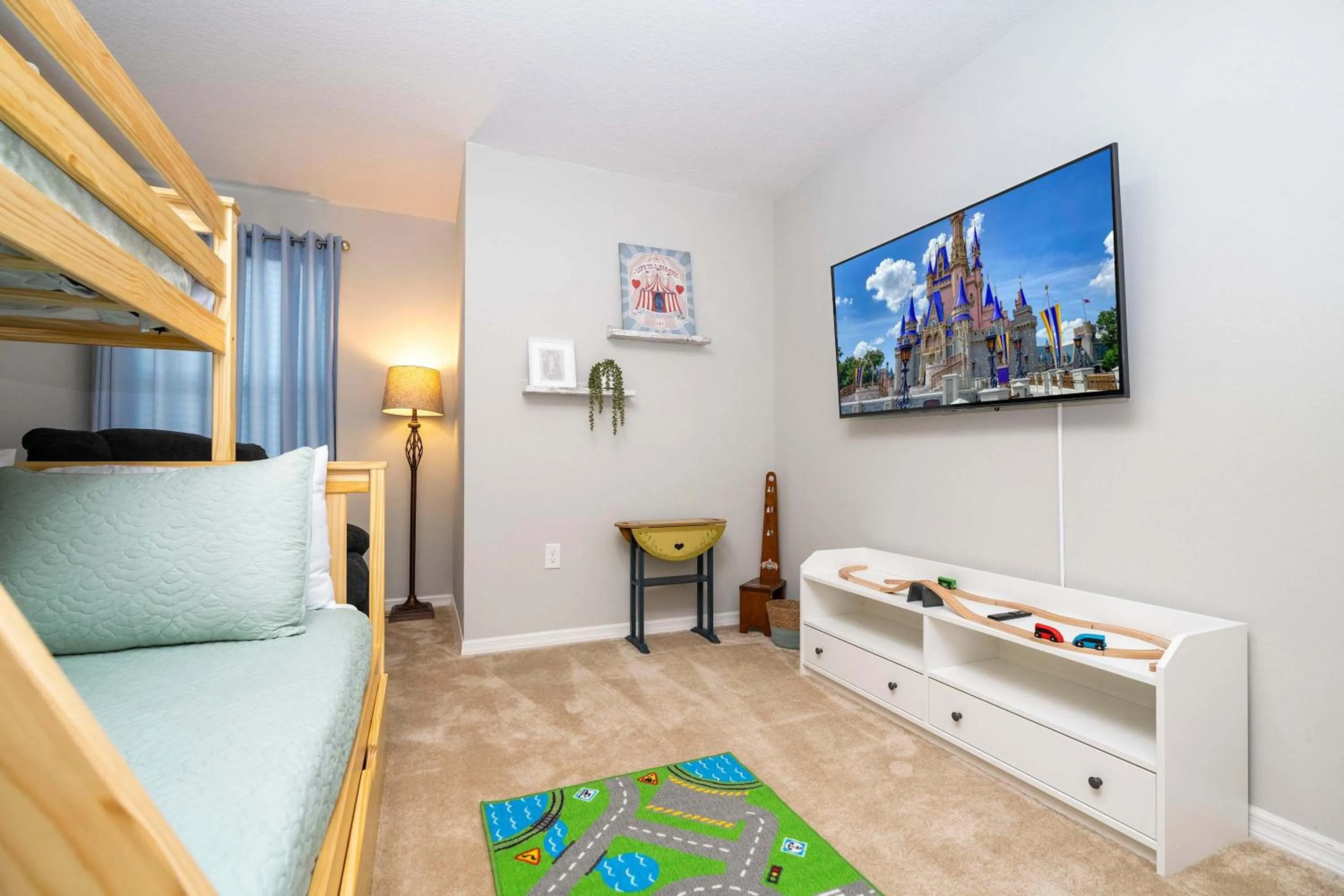 Bed in Stunning 3Bd Close to Disney at Fiesta Key 4764