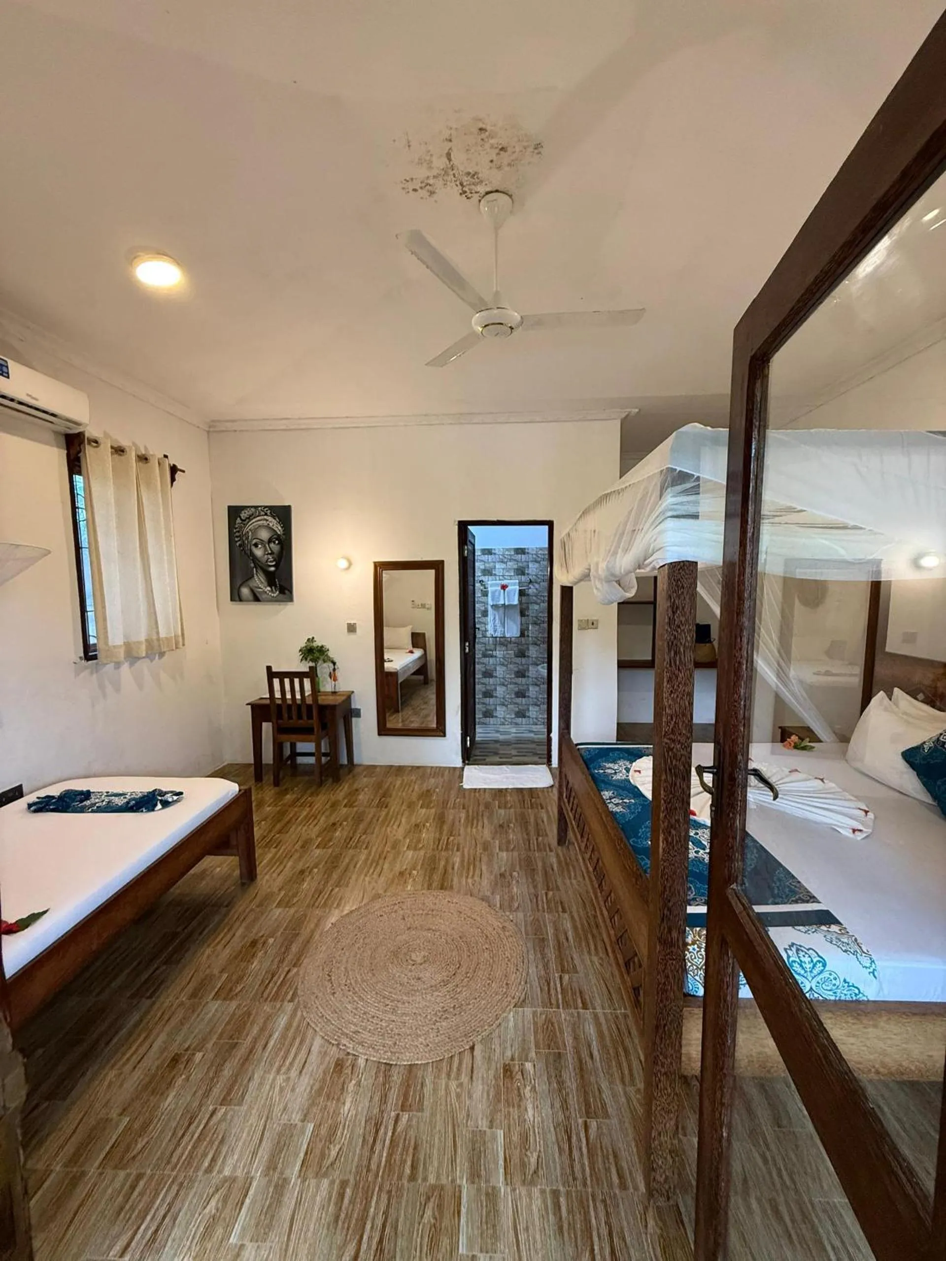 Property building, Bed in Moayana Liora
