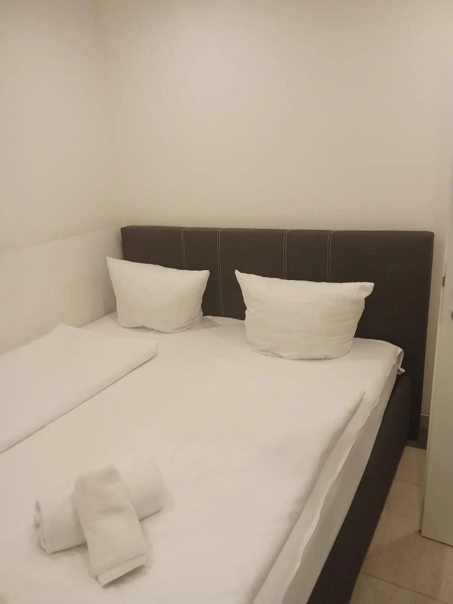 Bed in Hotel Business Bay das ehemalige Staycation Hotel