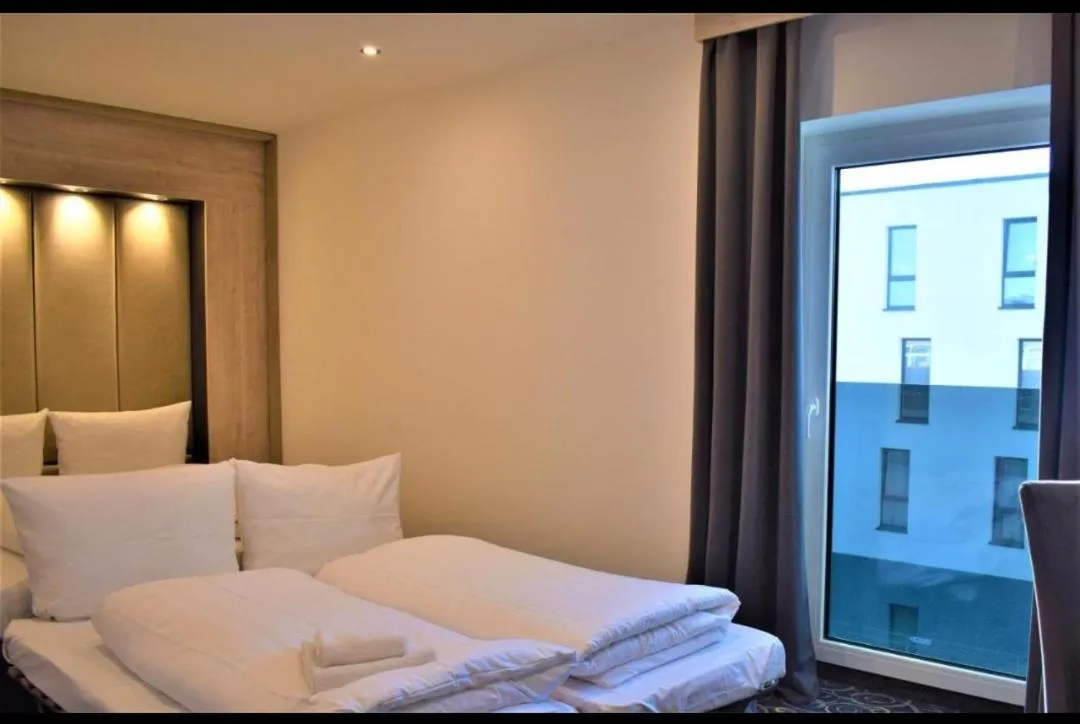 Bed in Hotel Business Bay das ehemalige Staycation Hotel