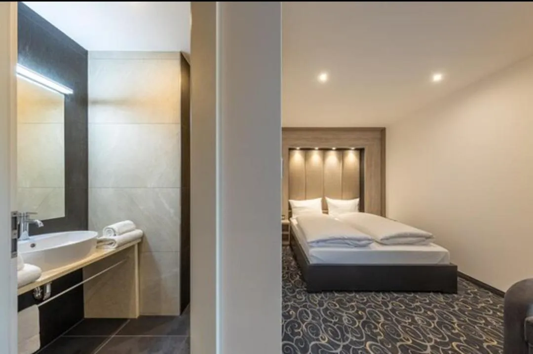 Bed in Hotel Business Bay das ehemalige Staycation Hotel