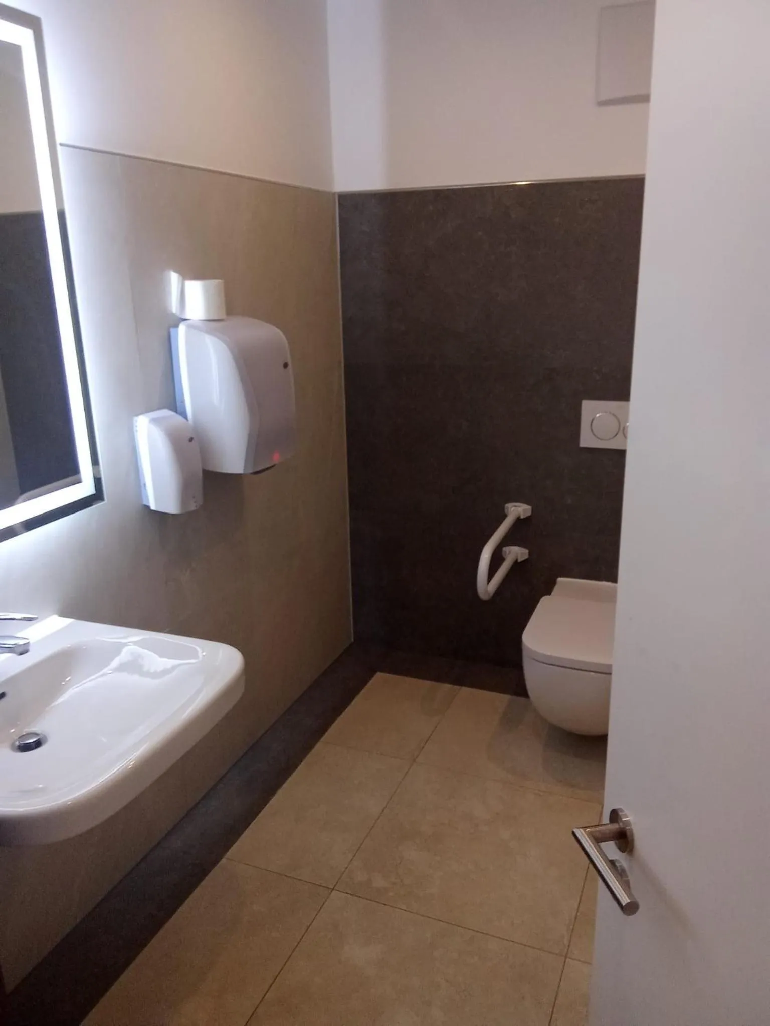 Hotel Business Bay das ehemalige Staycation Hotel