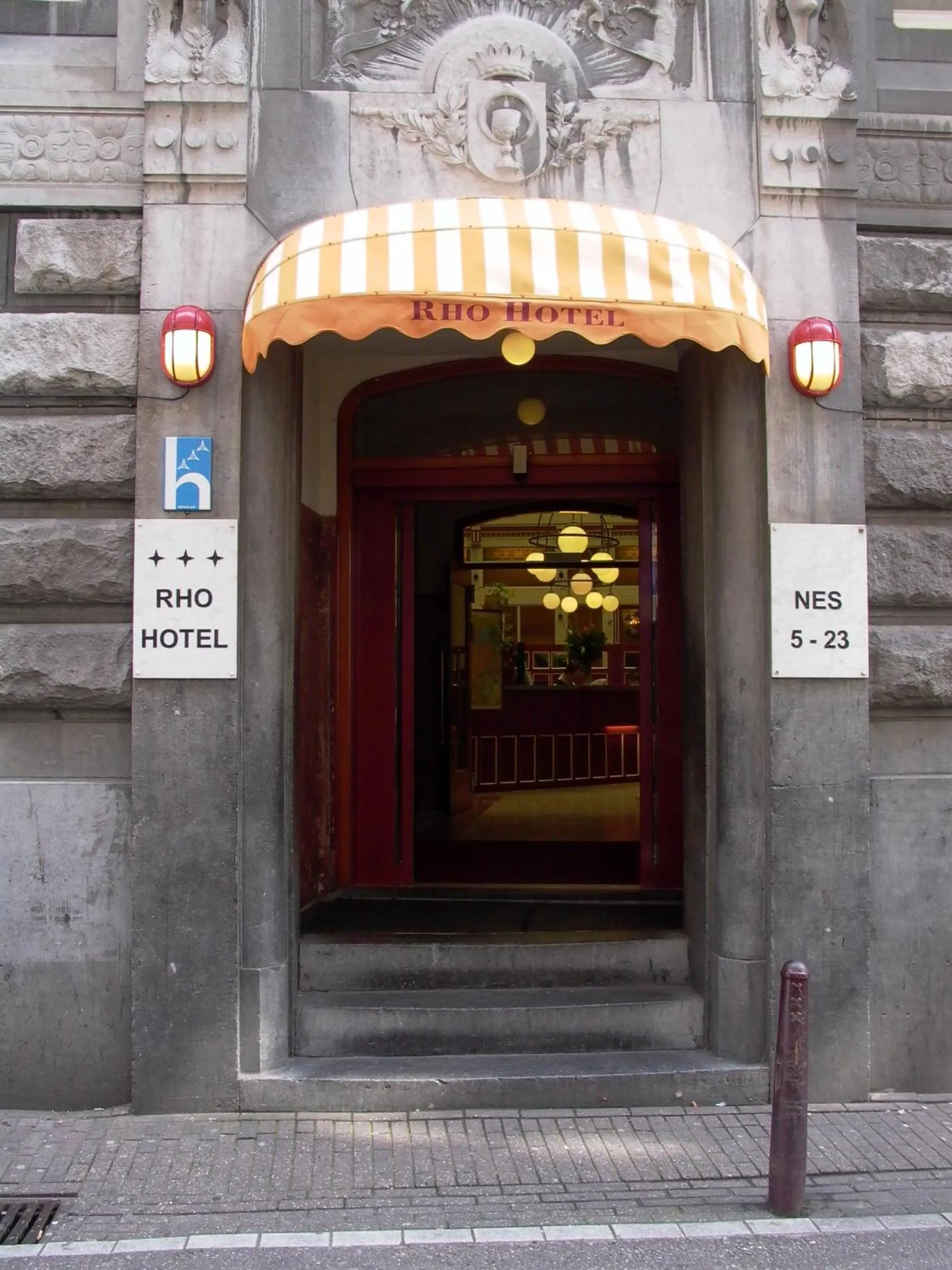 Facade/entrance in Rho Hotel