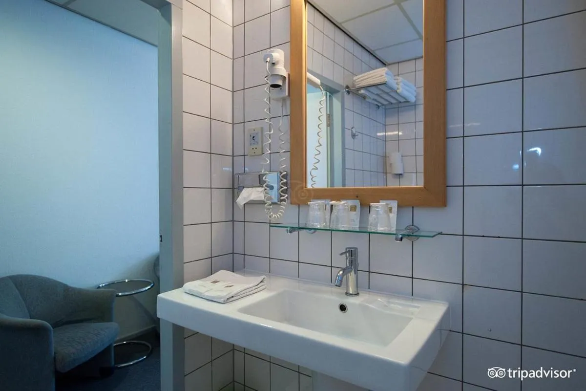 Bathroom in Rho Hotel