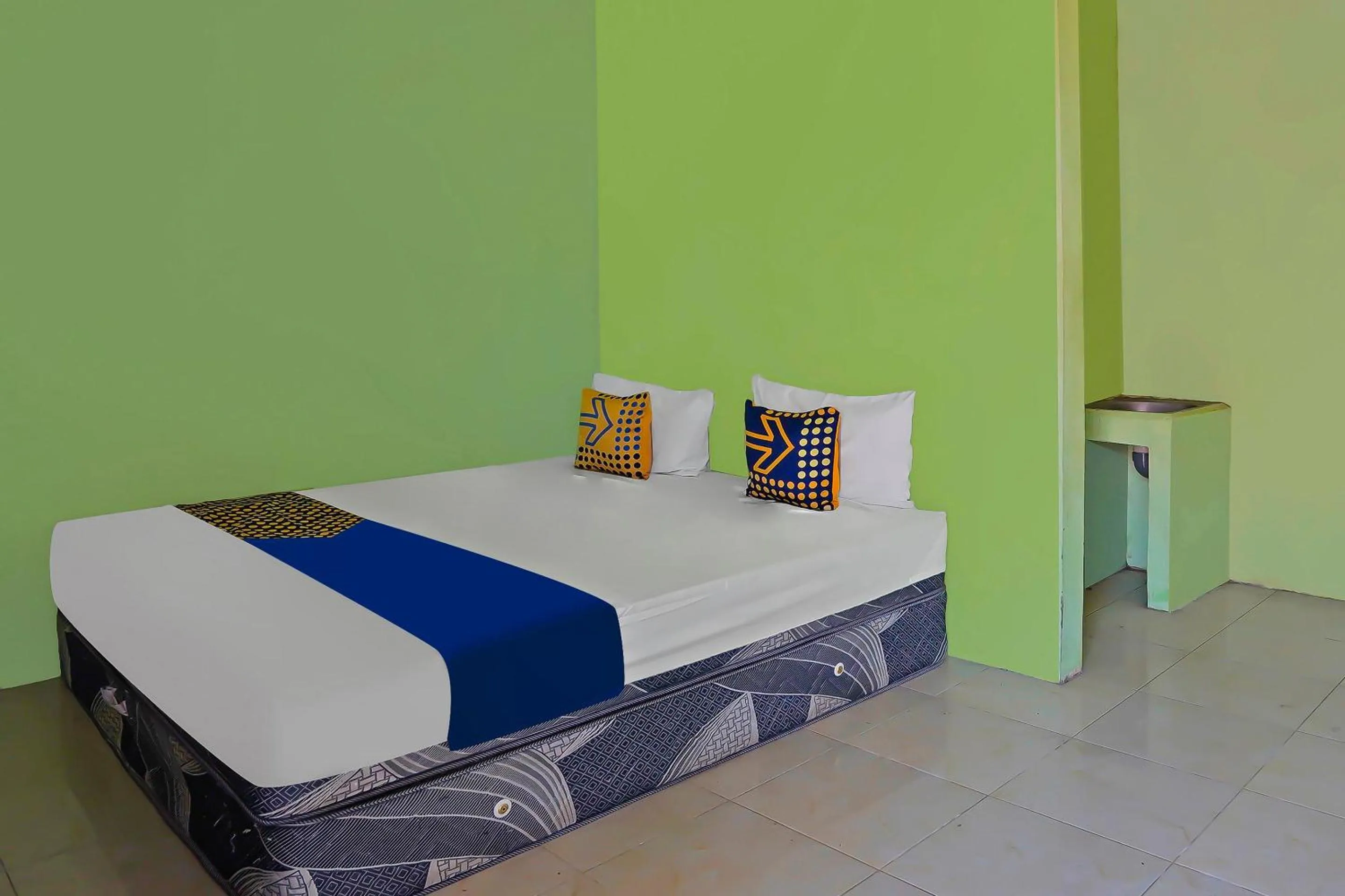 Bedroom, Bed in Hotel O Guesthouse Prima SyariahNearGPdI Anugerah