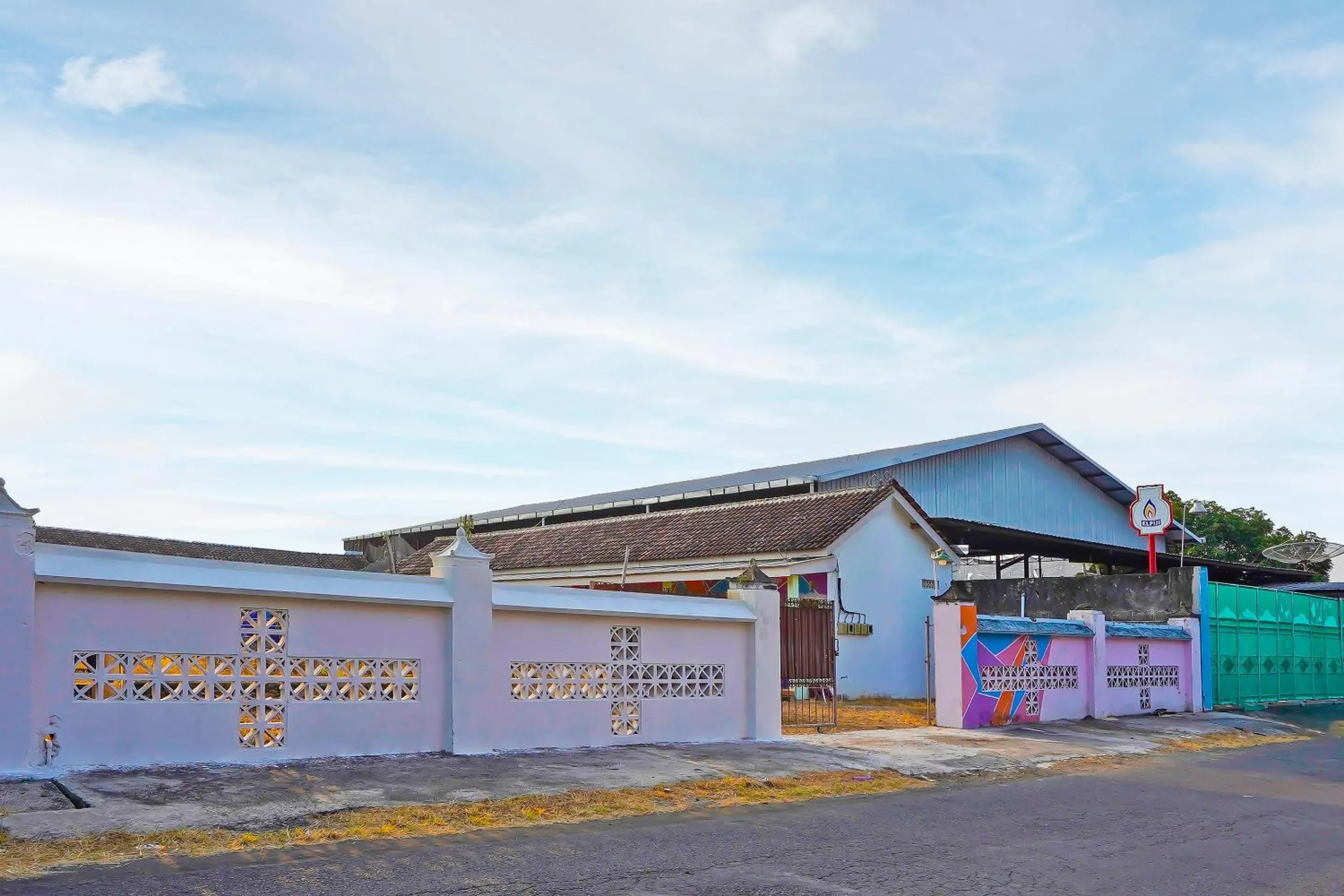 Facade/entrance in Hotel O Guesthouse Prima SyariahNearGPdI Anugerah