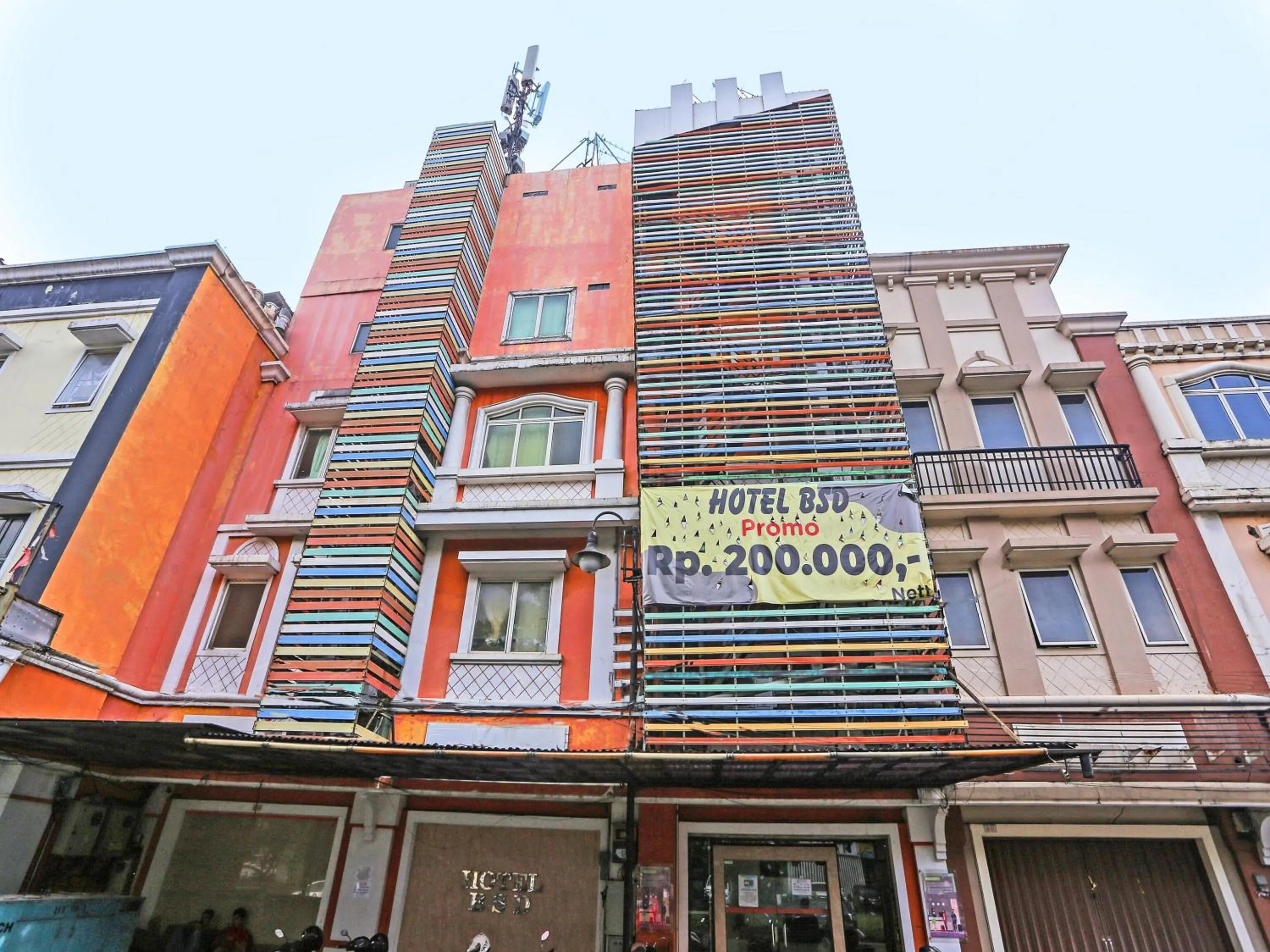 Facade/entrance in Hotel O Bsd