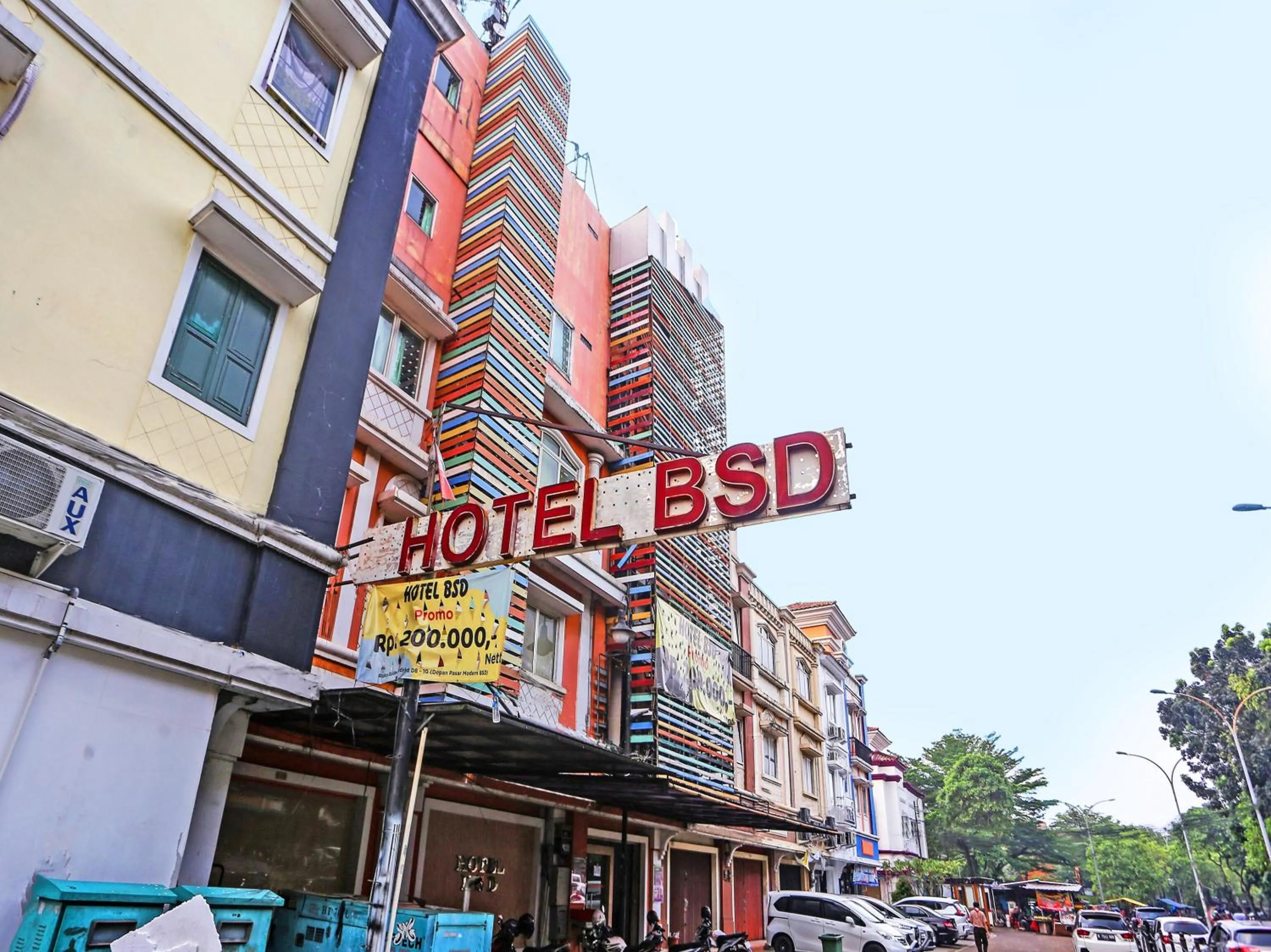 Facade/entrance in Hotel O Bsd