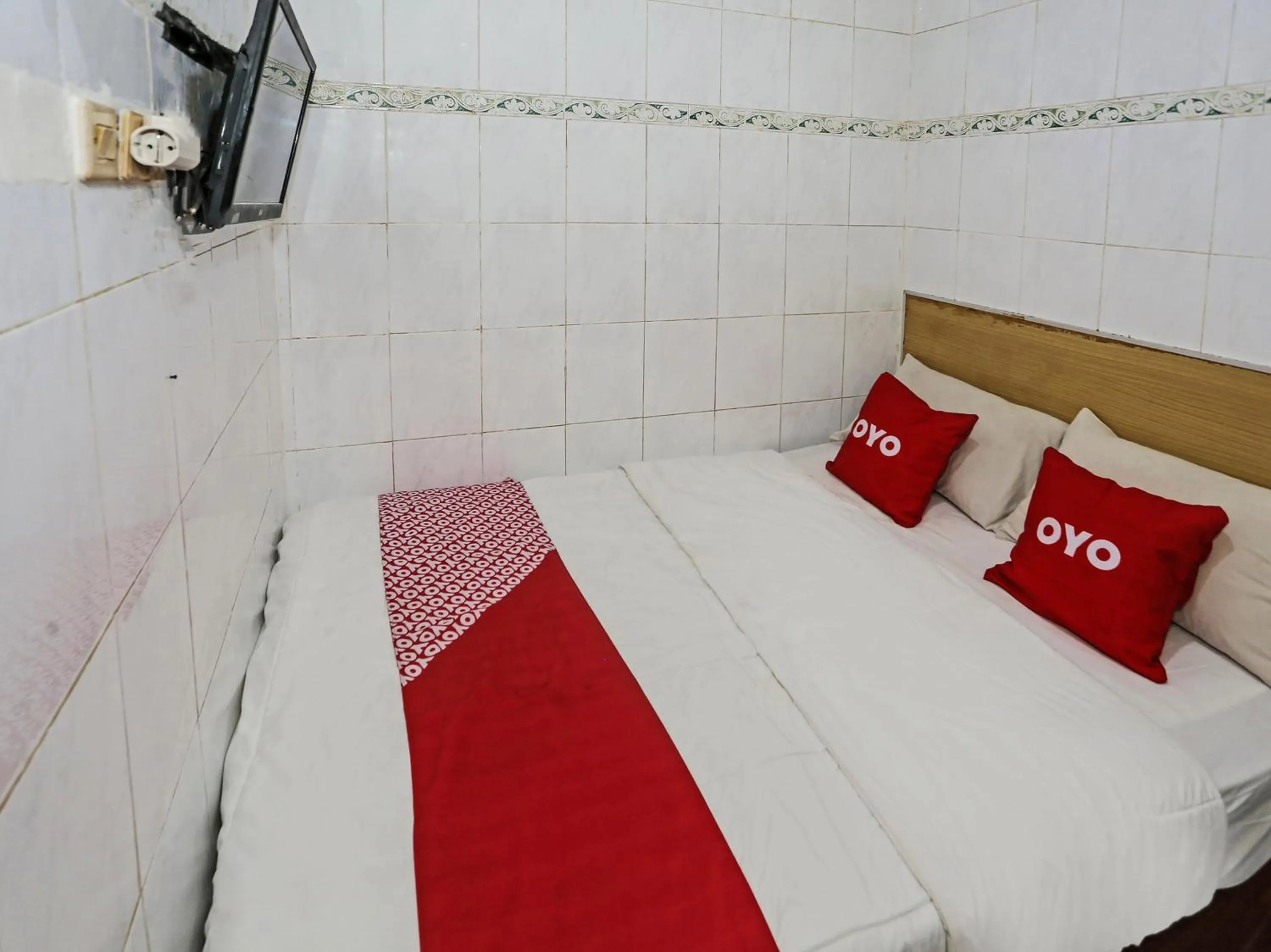 Bedroom, Bed in Hotel O Ciputat