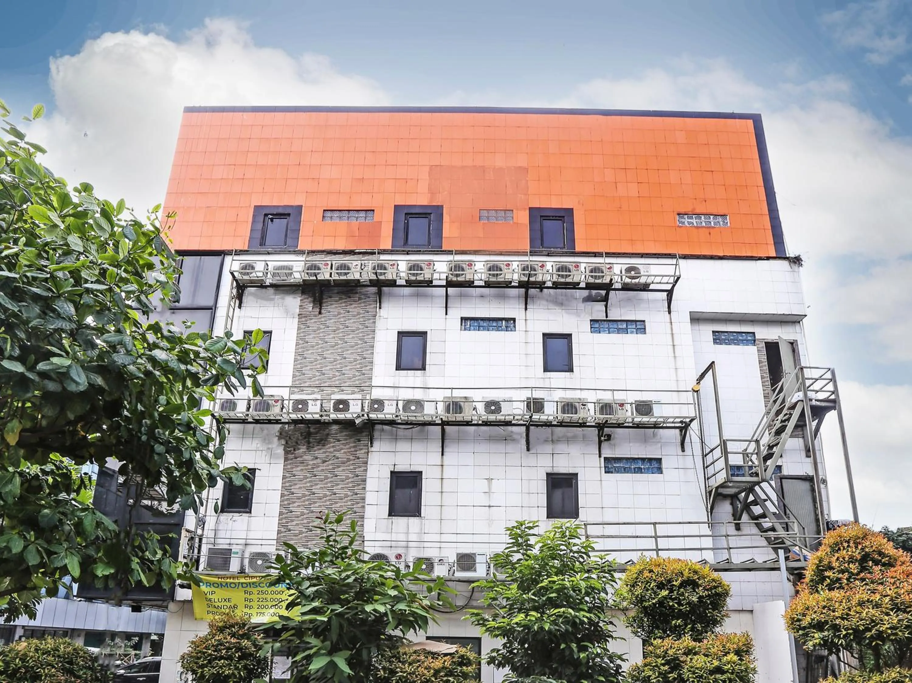 Facade/entrance in Hotel O Ciputat