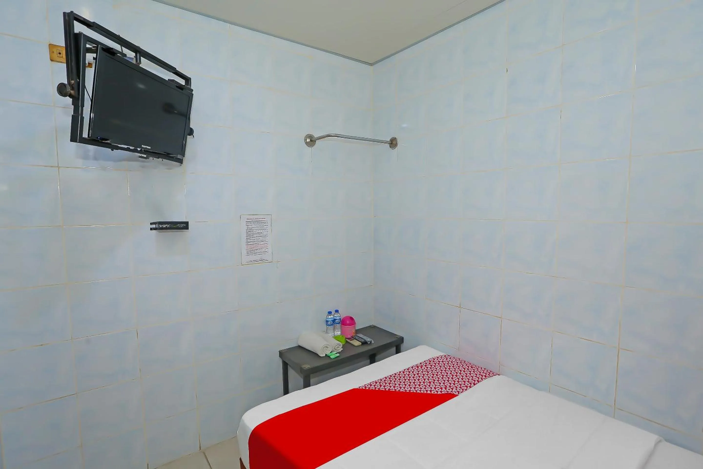 Bedroom, Bed in Hotel O Bintaro