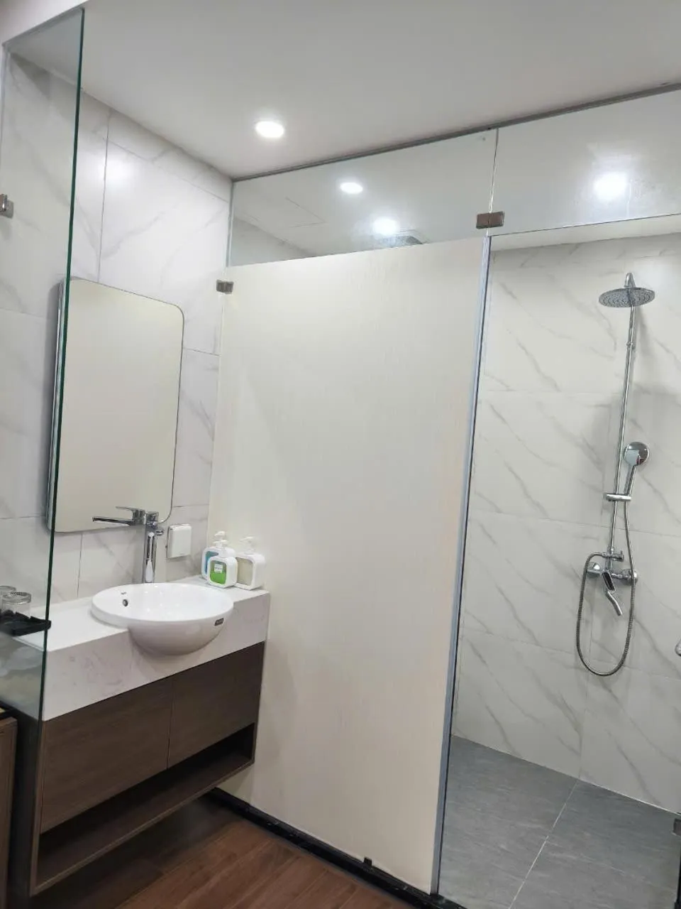 Shower in The Cosy Inn Hanoi