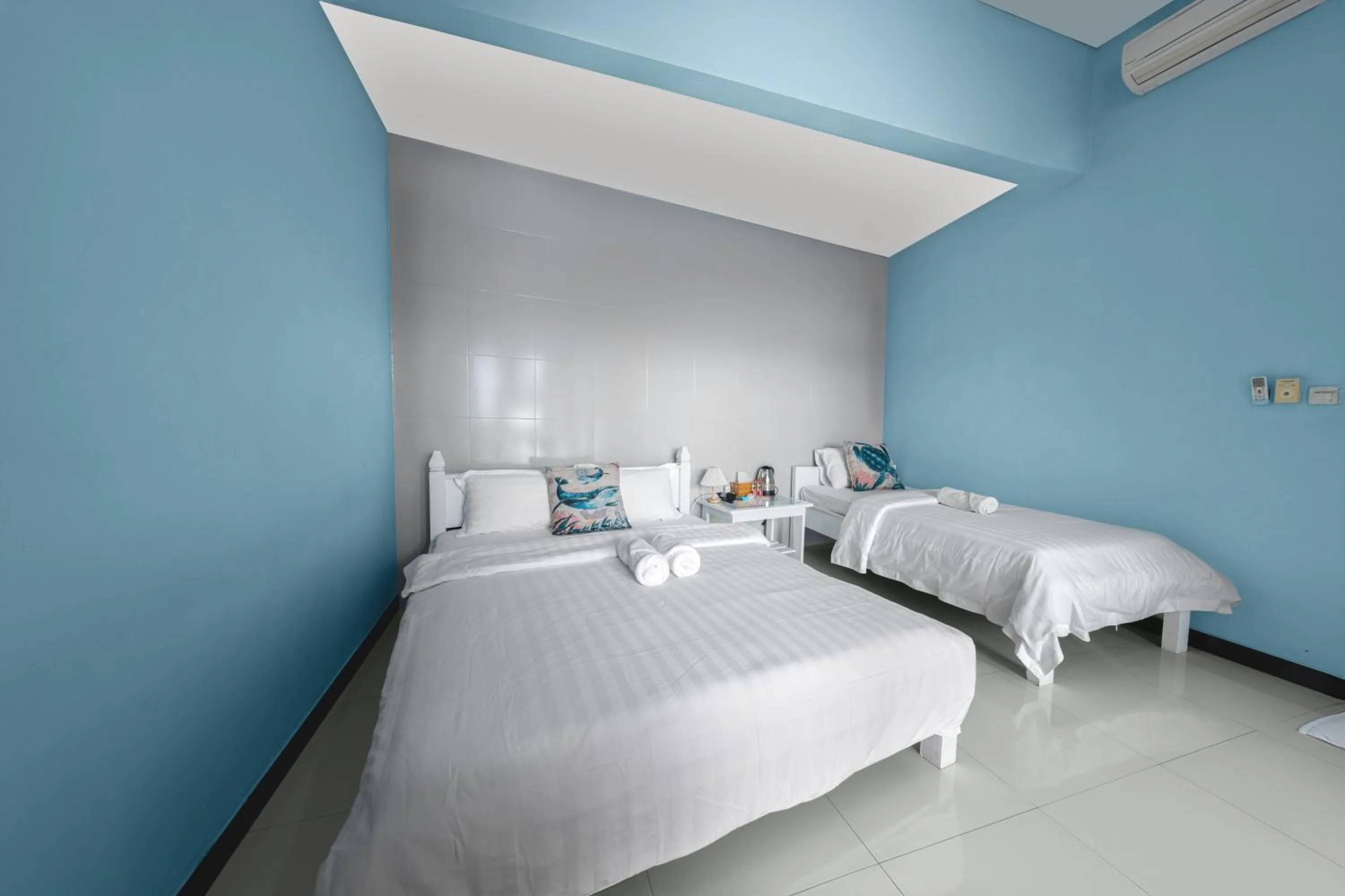 Bed in Dive & Dwell Tulamben